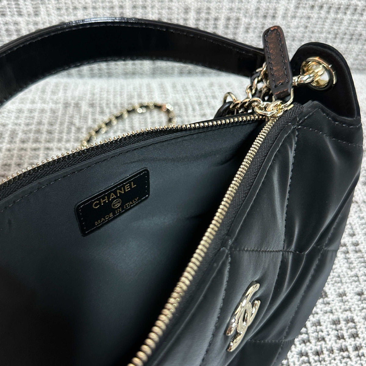 CC Coco Neige Clutch With Chain Star Charm 22cm Black Velvet