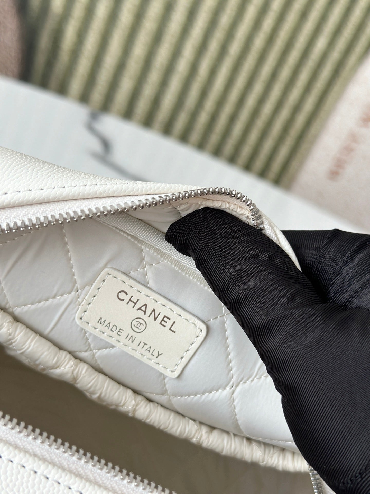 CC Classic Pouch CC Logo Diamond Quilted White Caviar Calfskin