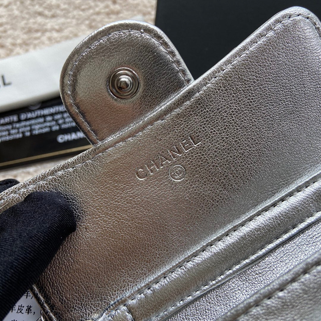 CC 24 Classic Wallet On Chain 11cm Silver Sheepskin 156514