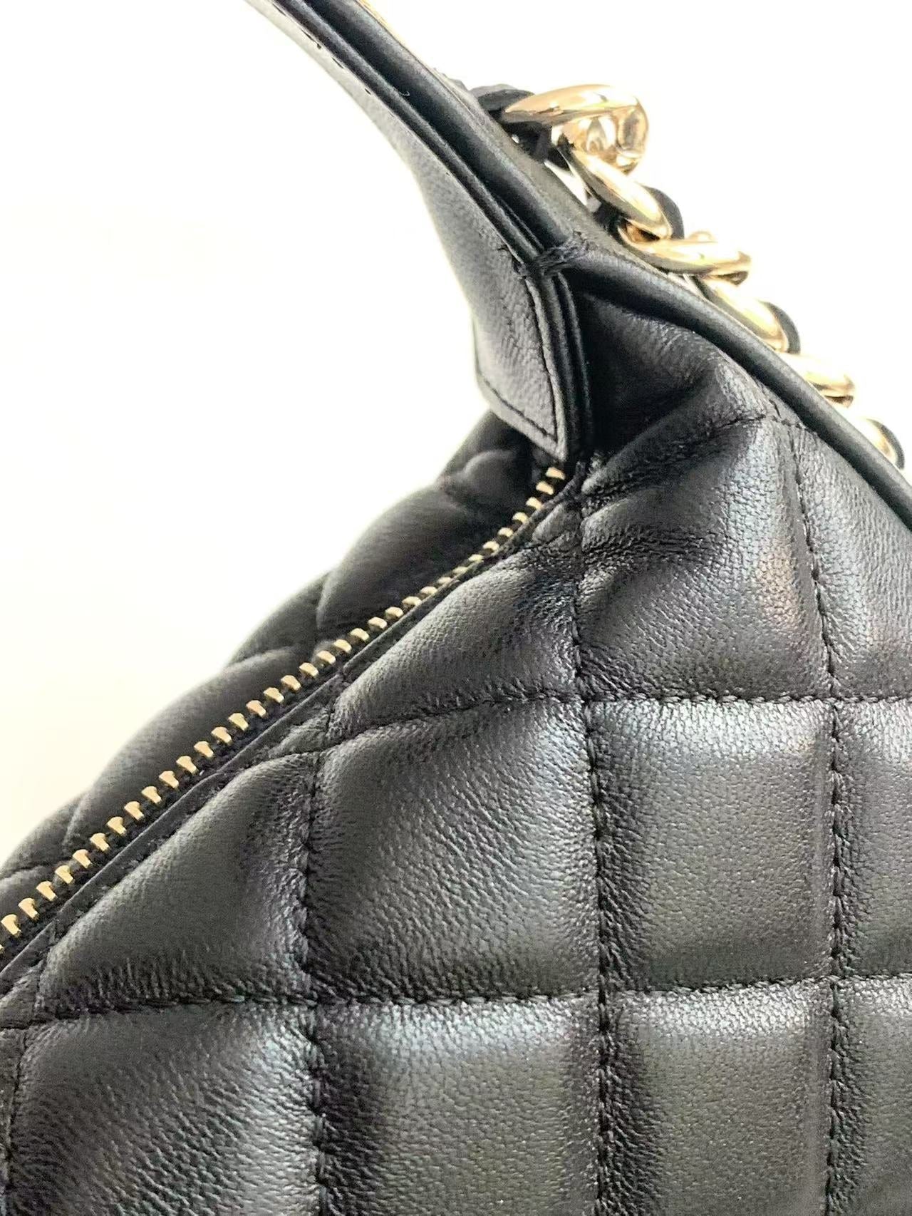 CC CHANEL Hula Hoop Clutch Black Calfskin