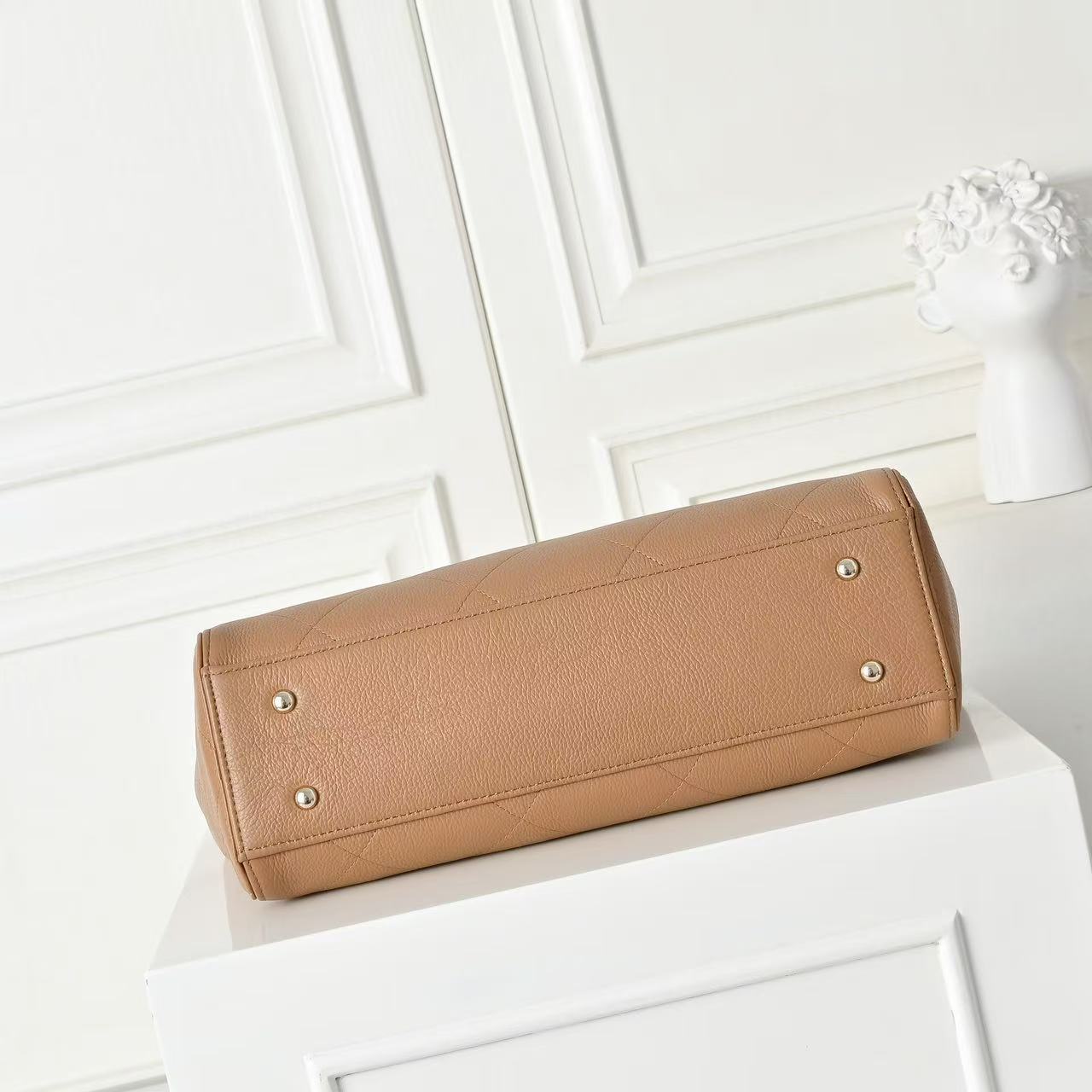 CC Maxi Shopping Bag Brown Grain Calfskin