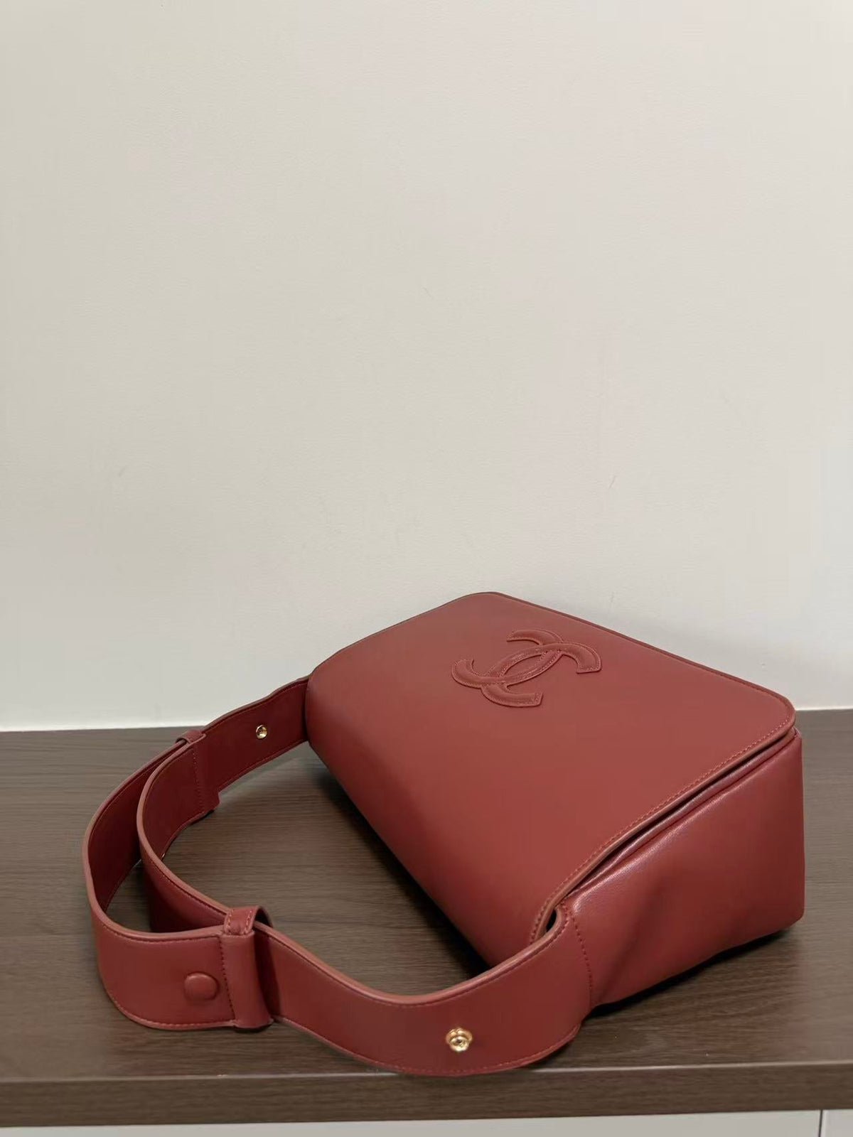 CC 26s Maxi Messenger Bag Brown Lambskin