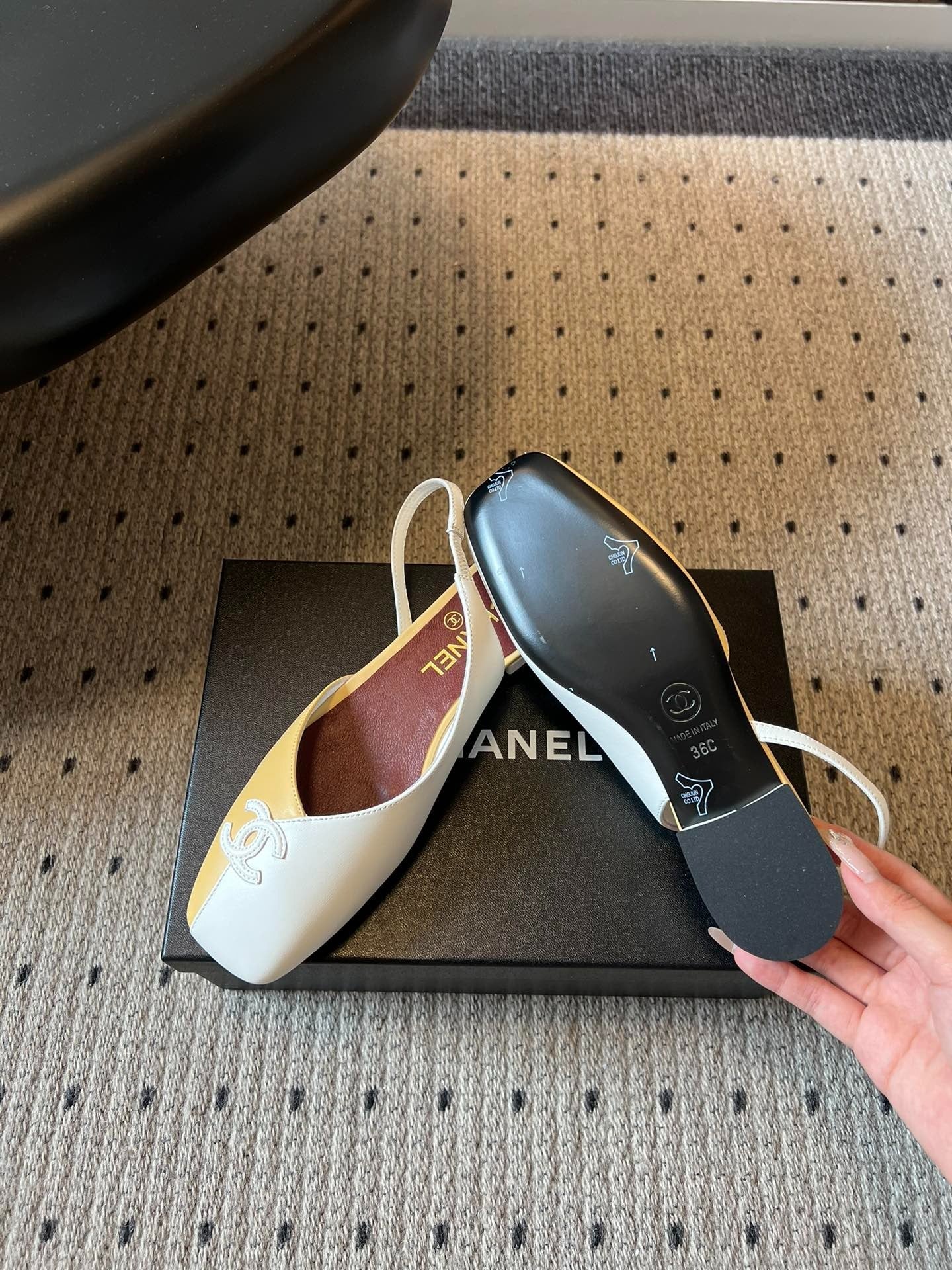 Chanel 26SS Color-Blocked Slingback Yellow White in Lambskin 708084