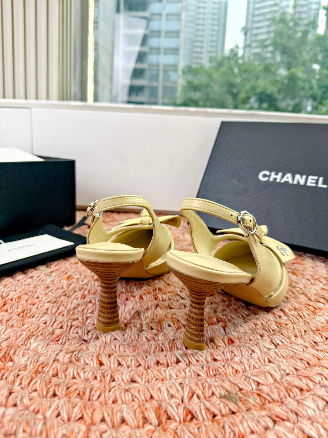 CC 26s Bow Heels Slingback Beige Sheepskin 703668