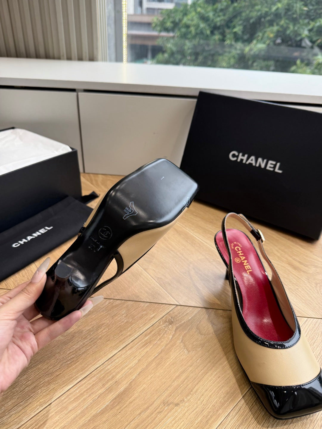 CC 26s Slingback Beige Black Patent Leather 933125