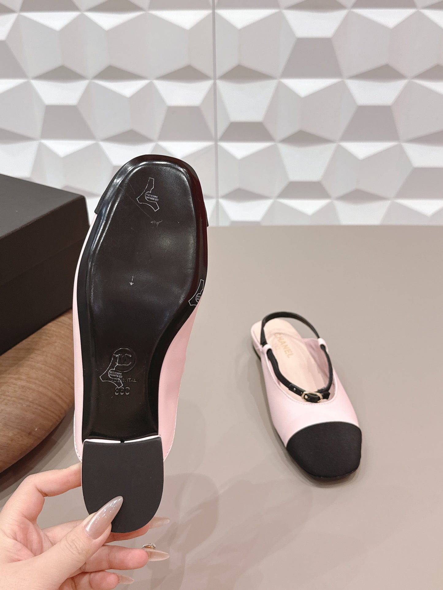 CC 26s Round-Toe Open-Back Flats Black Pink Fabric Leather 613256