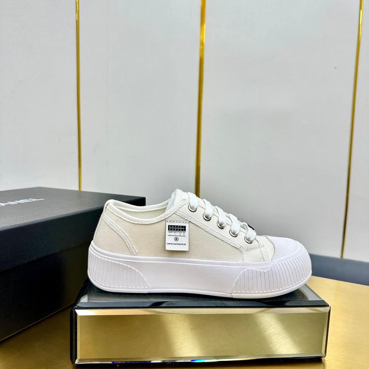 CC 26s Platform Sneakers Cream Canvas 832619