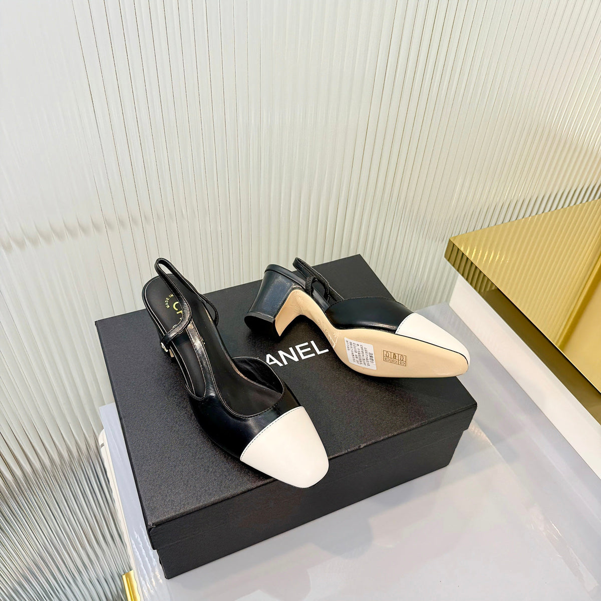 CC 26 Slingback High Heel 6.5cm White Black Lambskin 714022