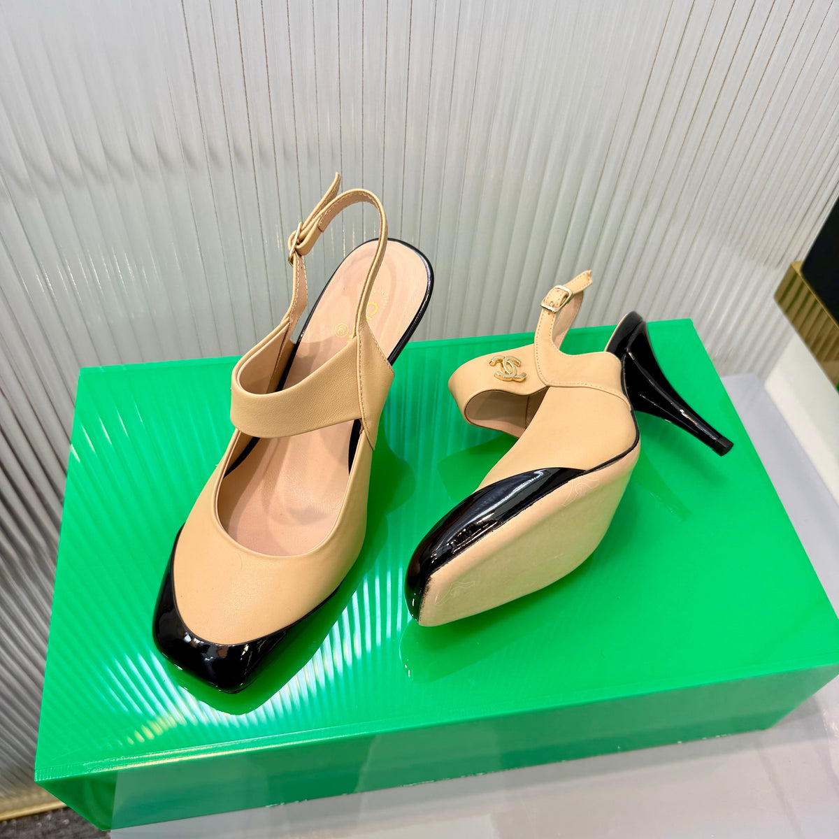 CC 26s Slingback 8.5cm Black Beige Lambskin Patent Leather 924364