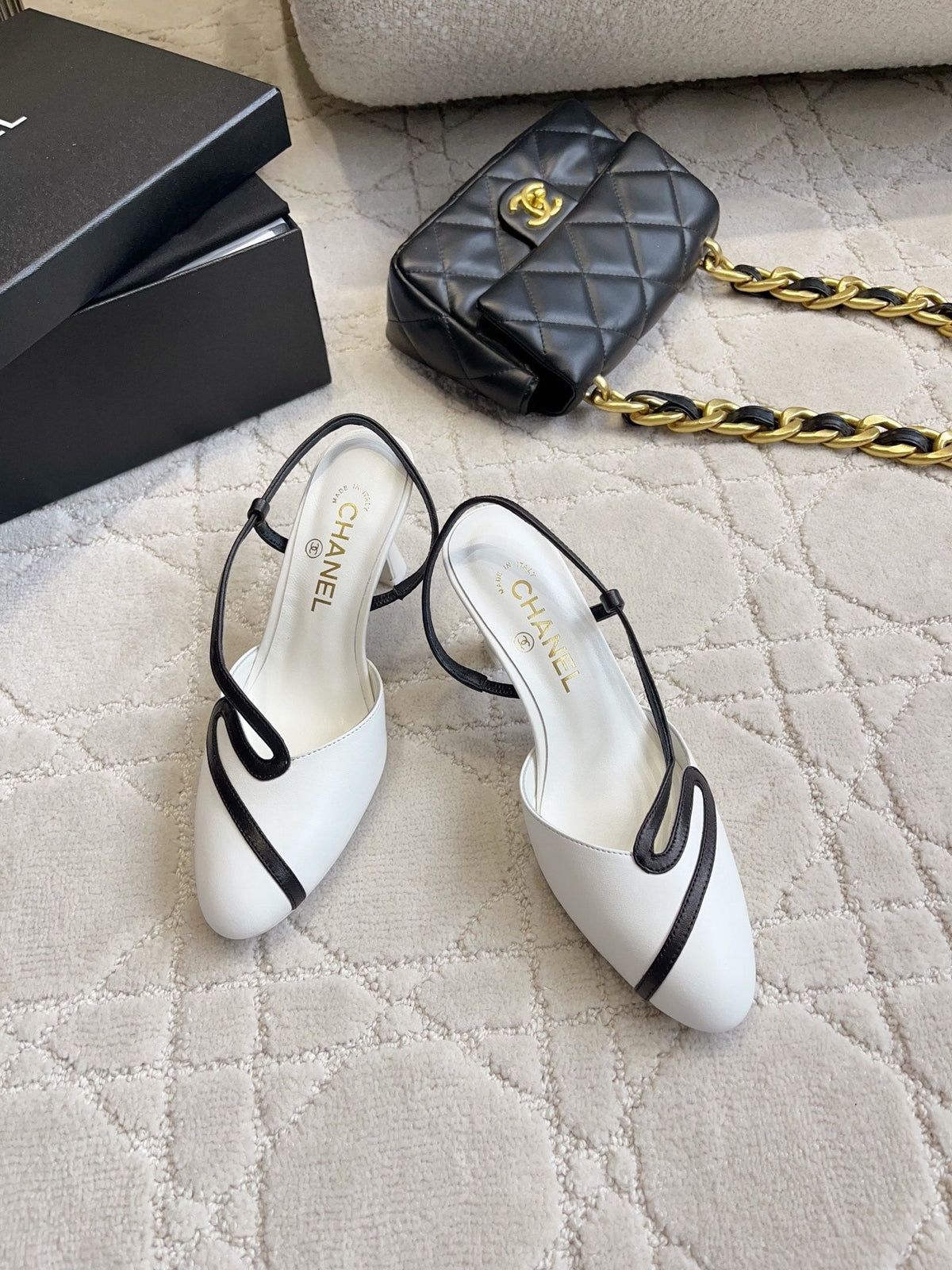 CC Métiers d’art 2026 Slingback 7.5cm White Black Lambskin 808102