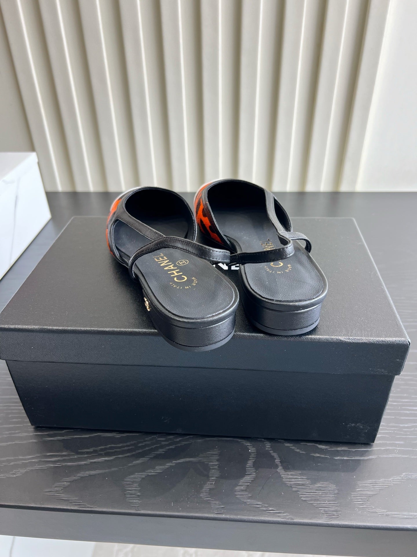CC 26s Slingback Black Orange Horsehair 850773