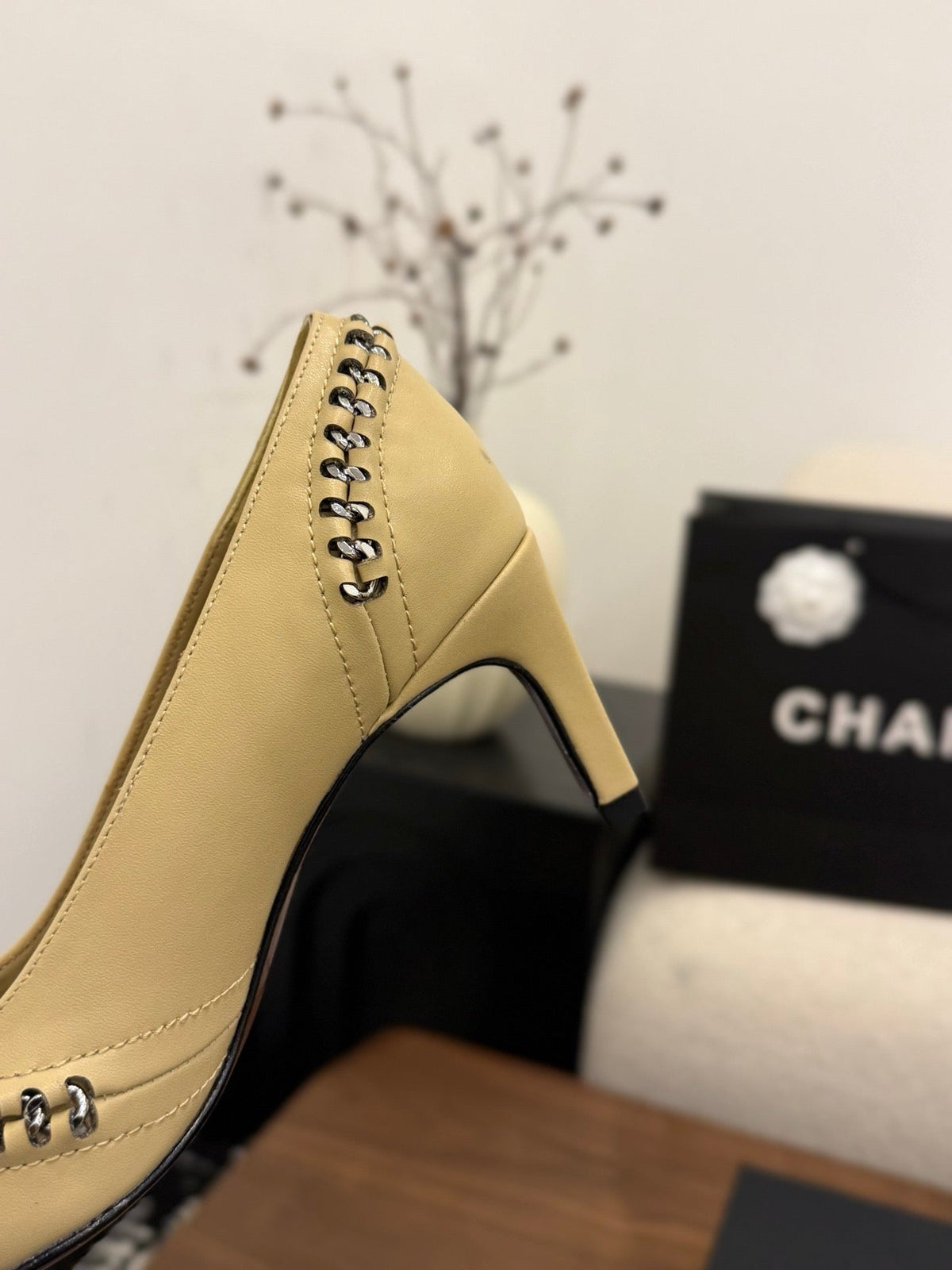 CC 2026 Pumps Braided Chain Beige Calfskin 676201