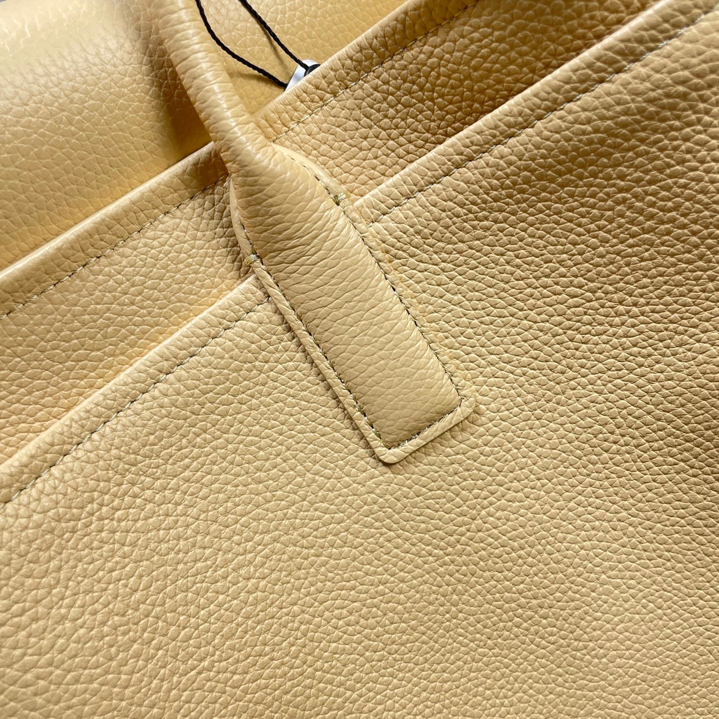 CC 26s Large Tote Bag Beige Grained Calfskin