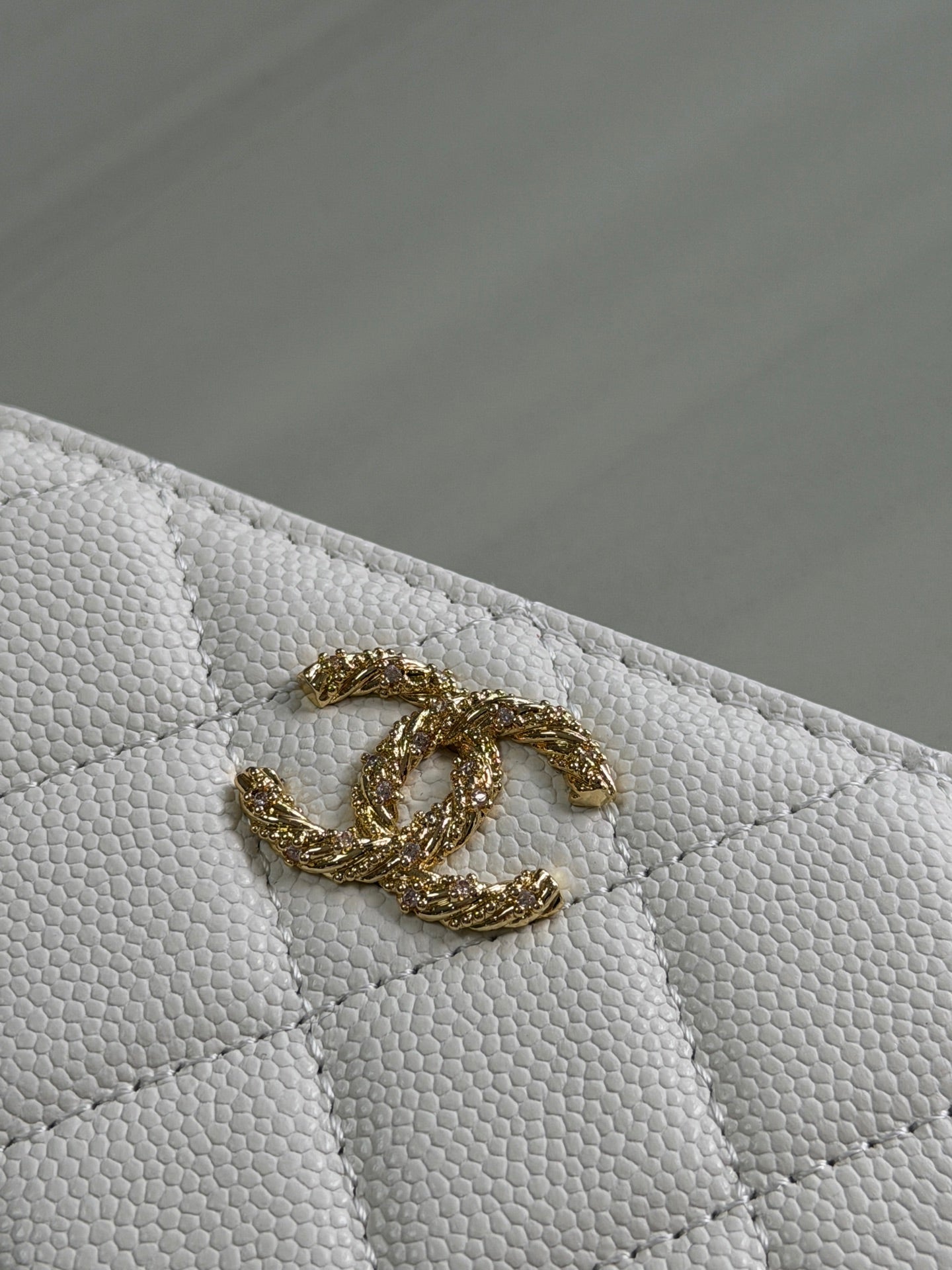 CC 26P Zipper Card Holder White Quited Caviar Leather