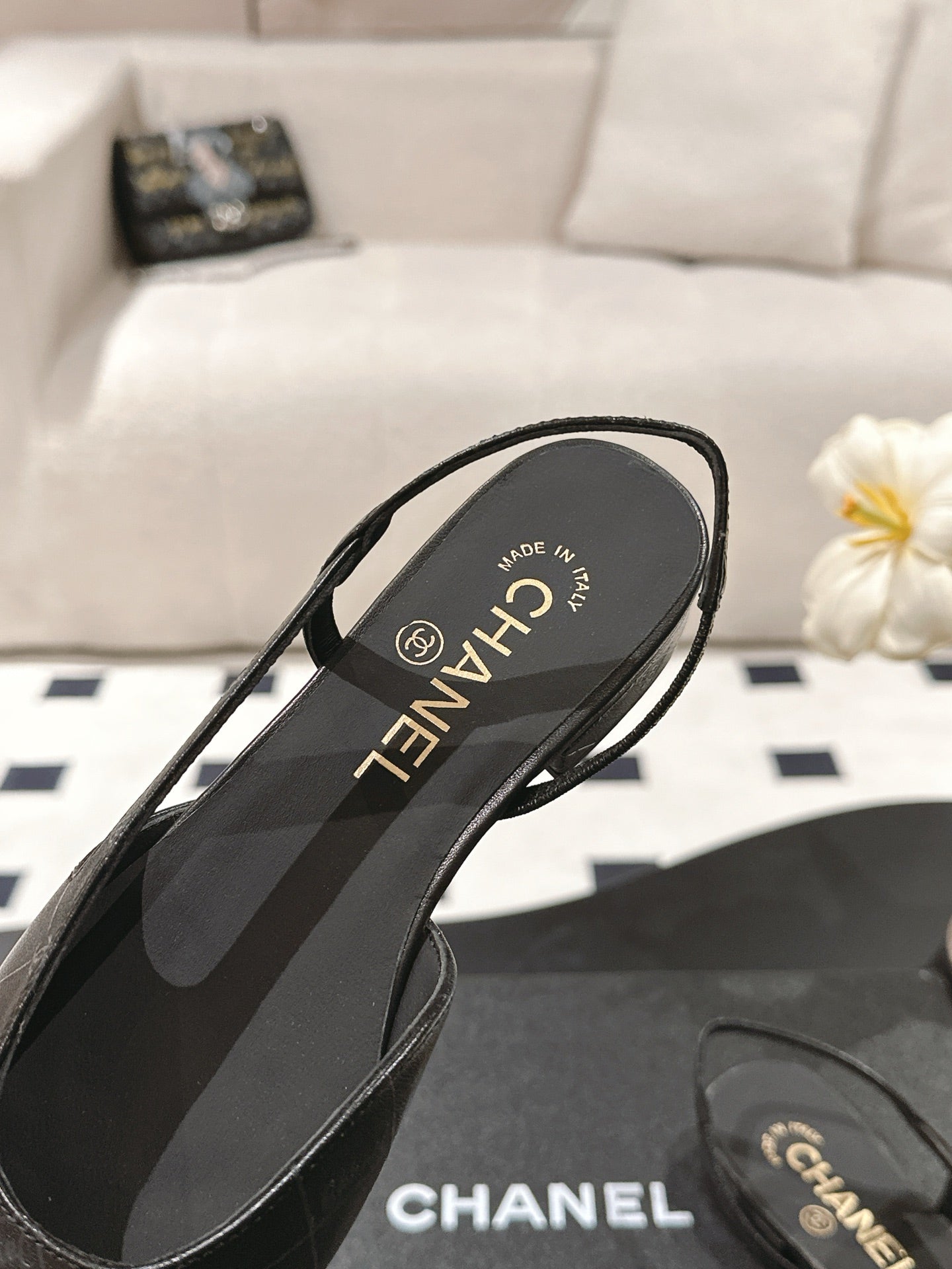 cc 25c slingback flat 15mm cross line pattern black lambskin 237492