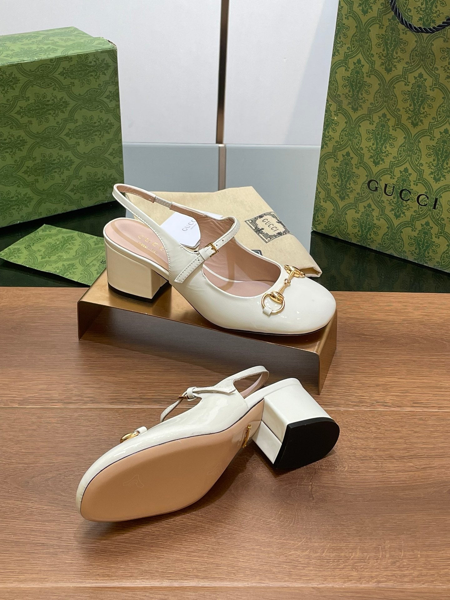 GG HORSEBIT PUMP WHITE LAMBSKIN