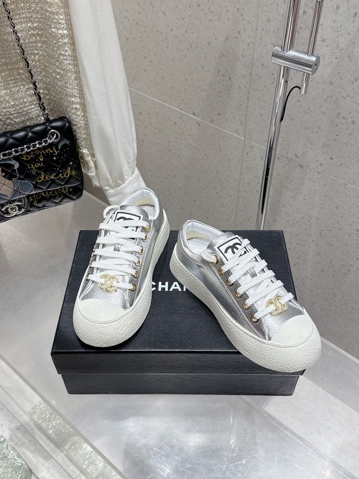 CC Sneaker Silver cowhide 204659