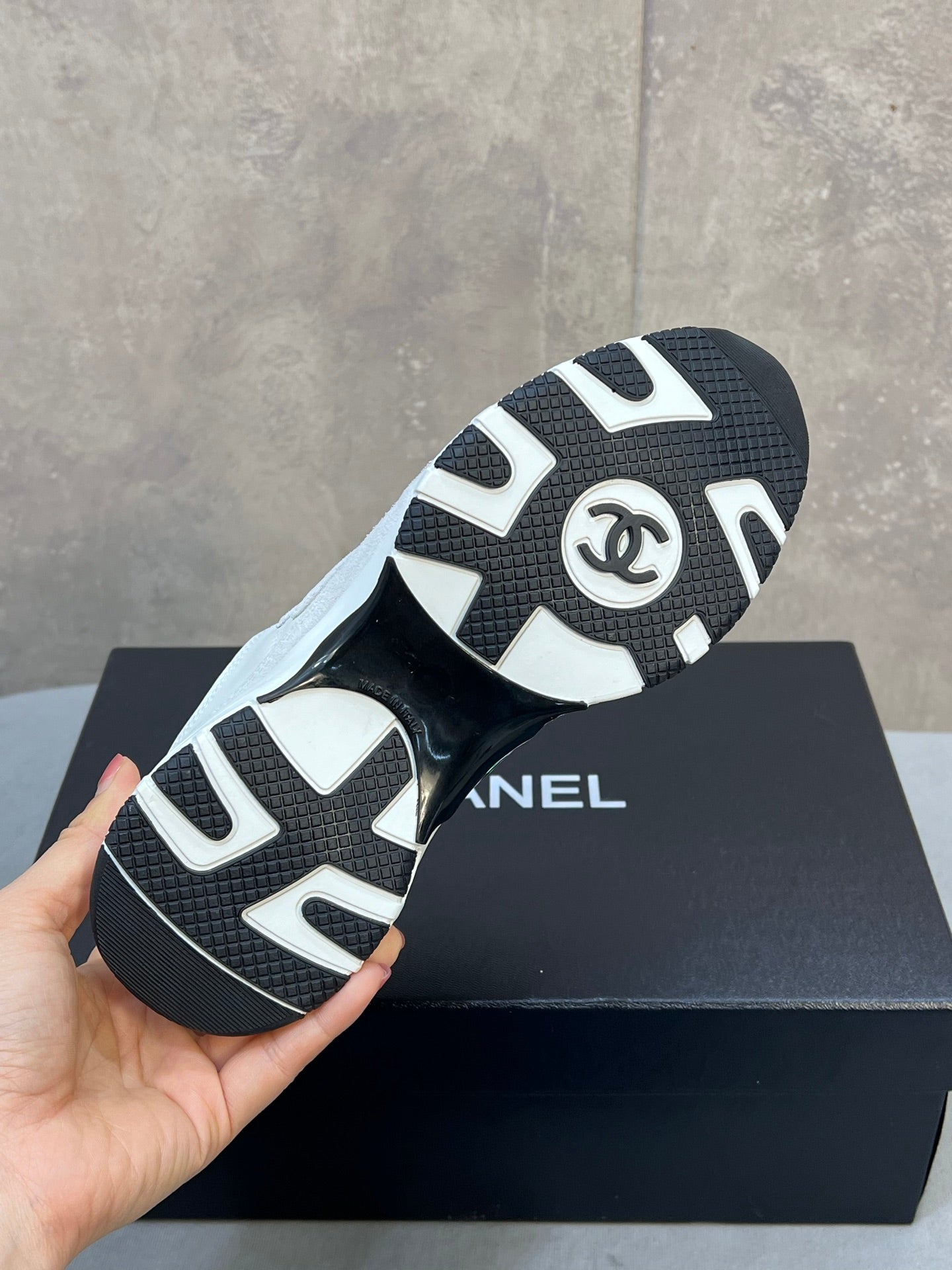 CC 26s Runner CC Logo Sneakers White Calfskin Suede