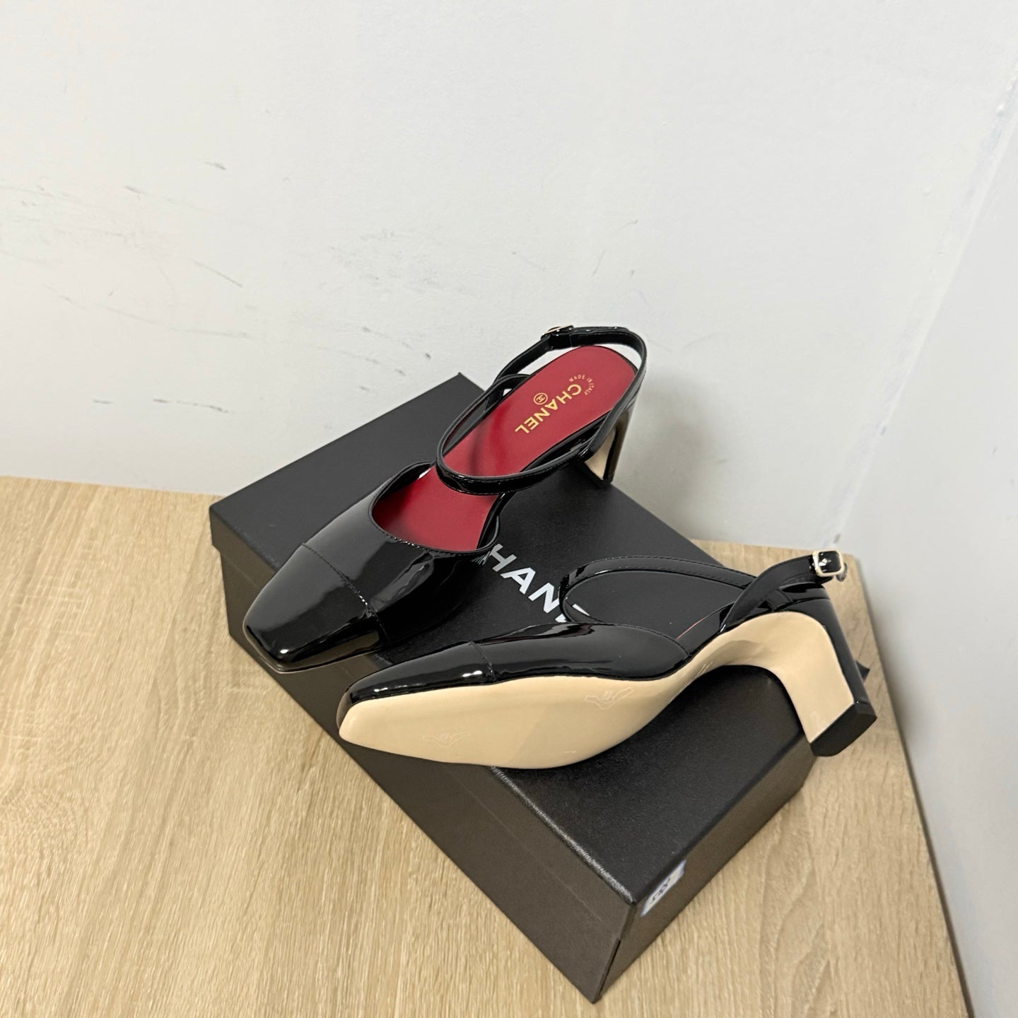 CC Métiers d’art 2026 Slingbacks 6.5cm Black Patent Calfskin 865640