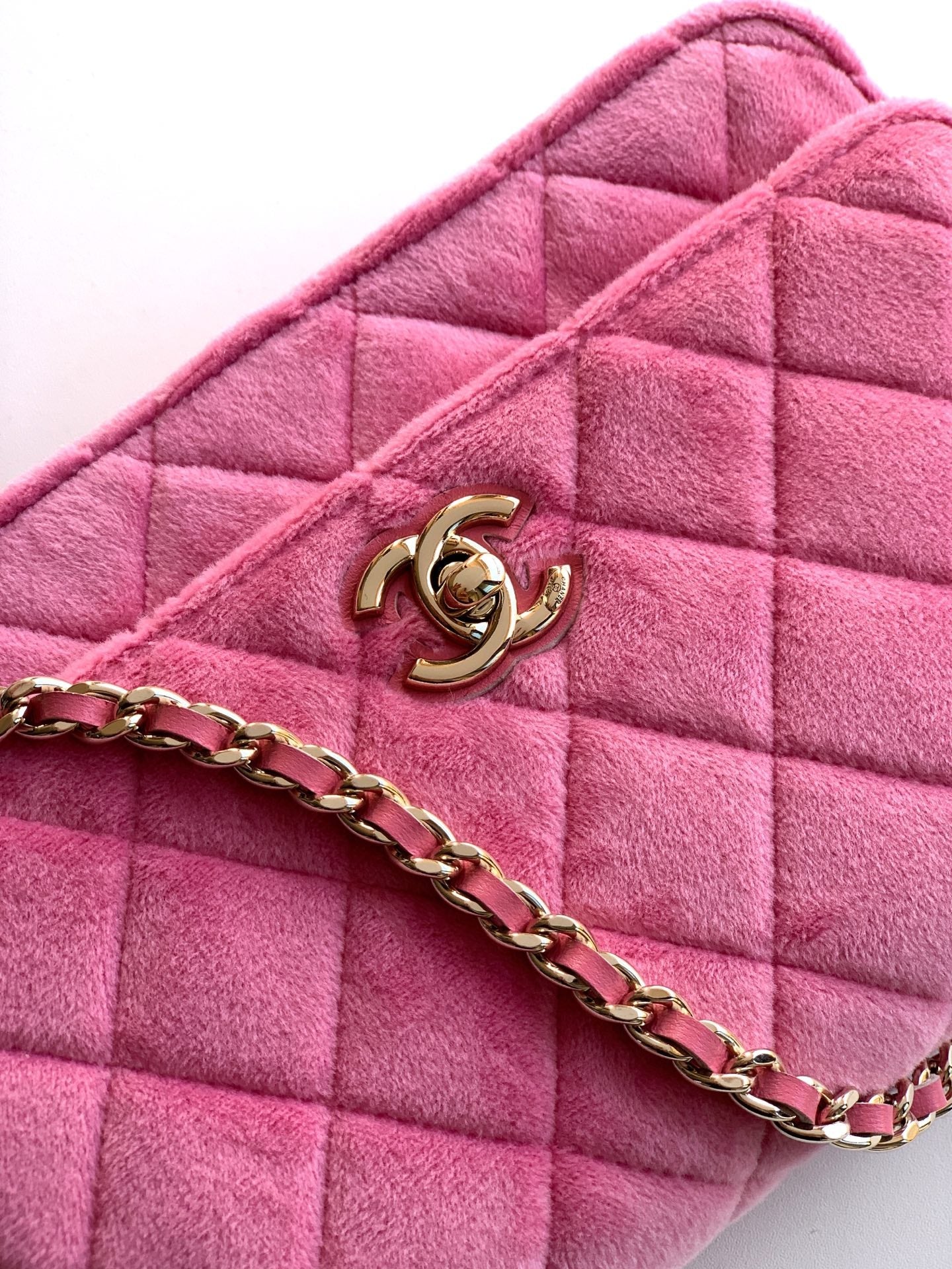 CC 26C Flap Bag 20 Pink Velvet