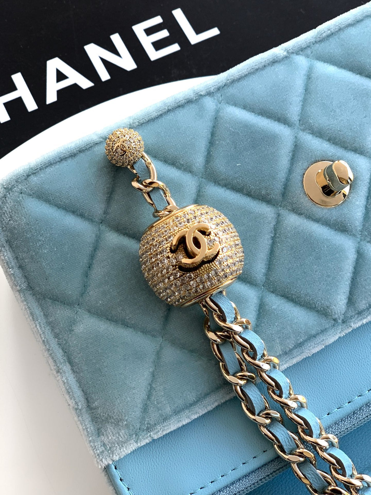 CC 26C Flap Bag 20 Light Blue Velvet