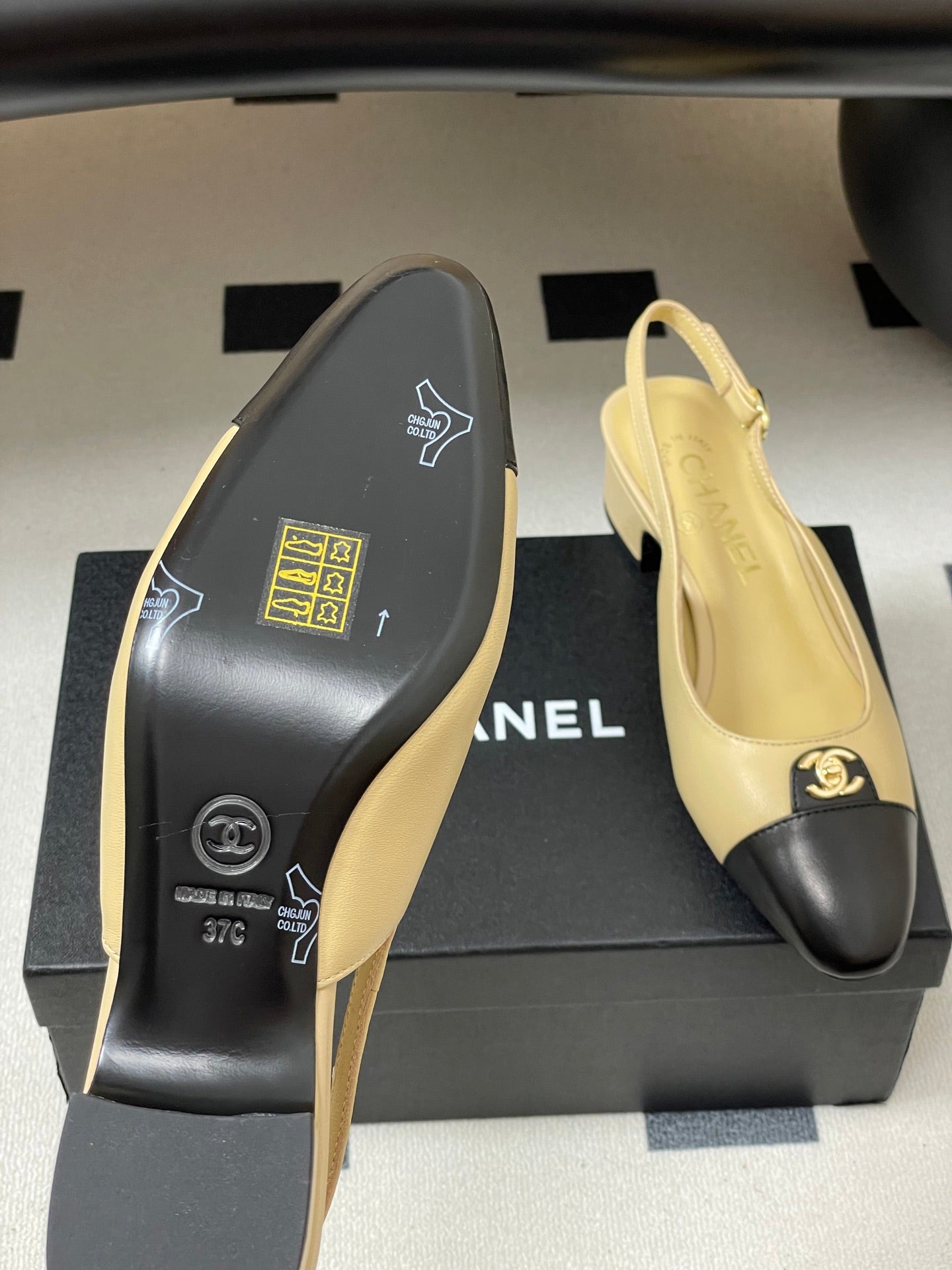 Chanel 25 Slingback 30mm Beige Black Lambskin 473213