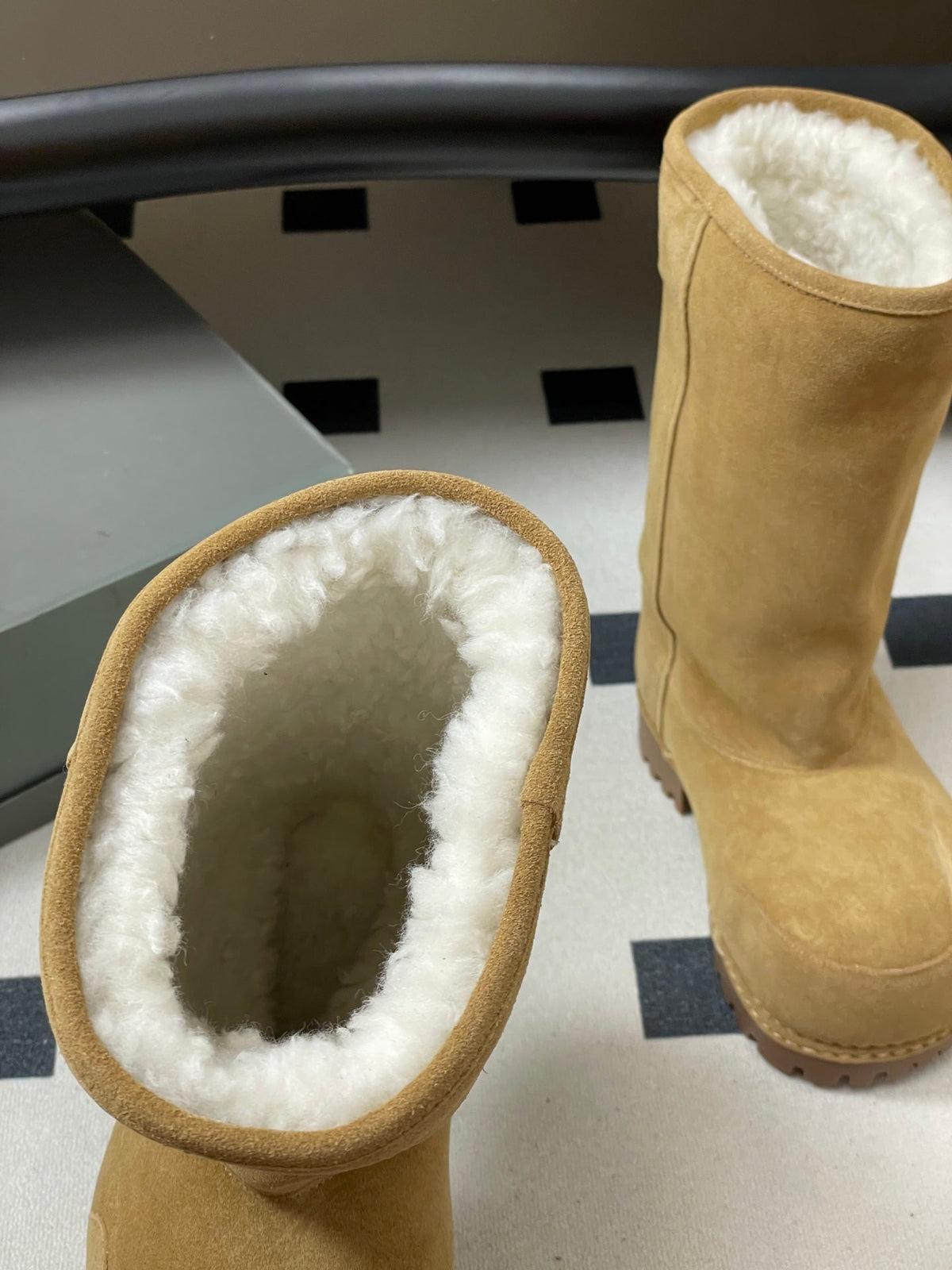 Balenciaga High Snow Boots Beige Suede 535031