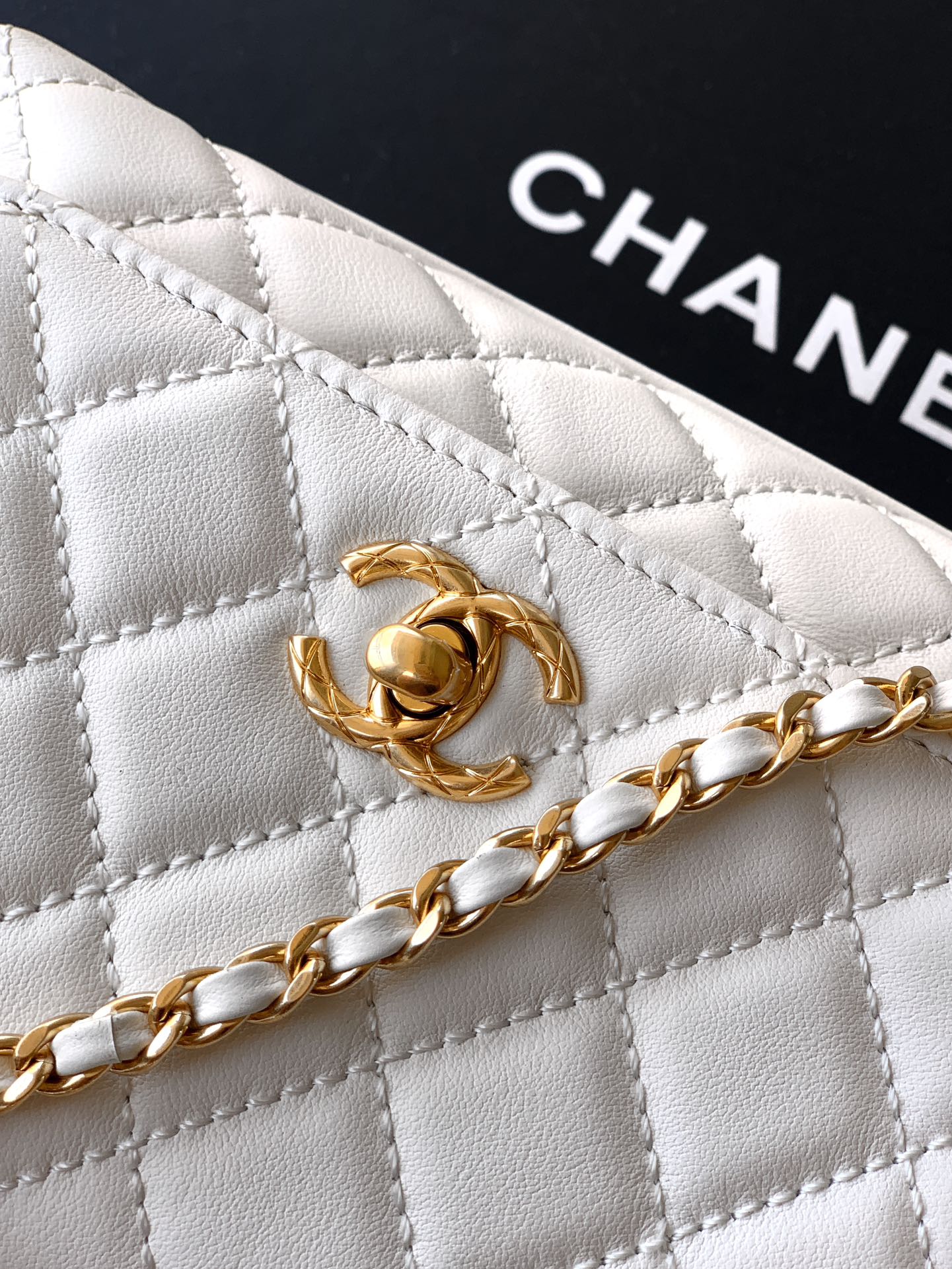 CC Coco Top Handle Bag 19cm White Quited Leather