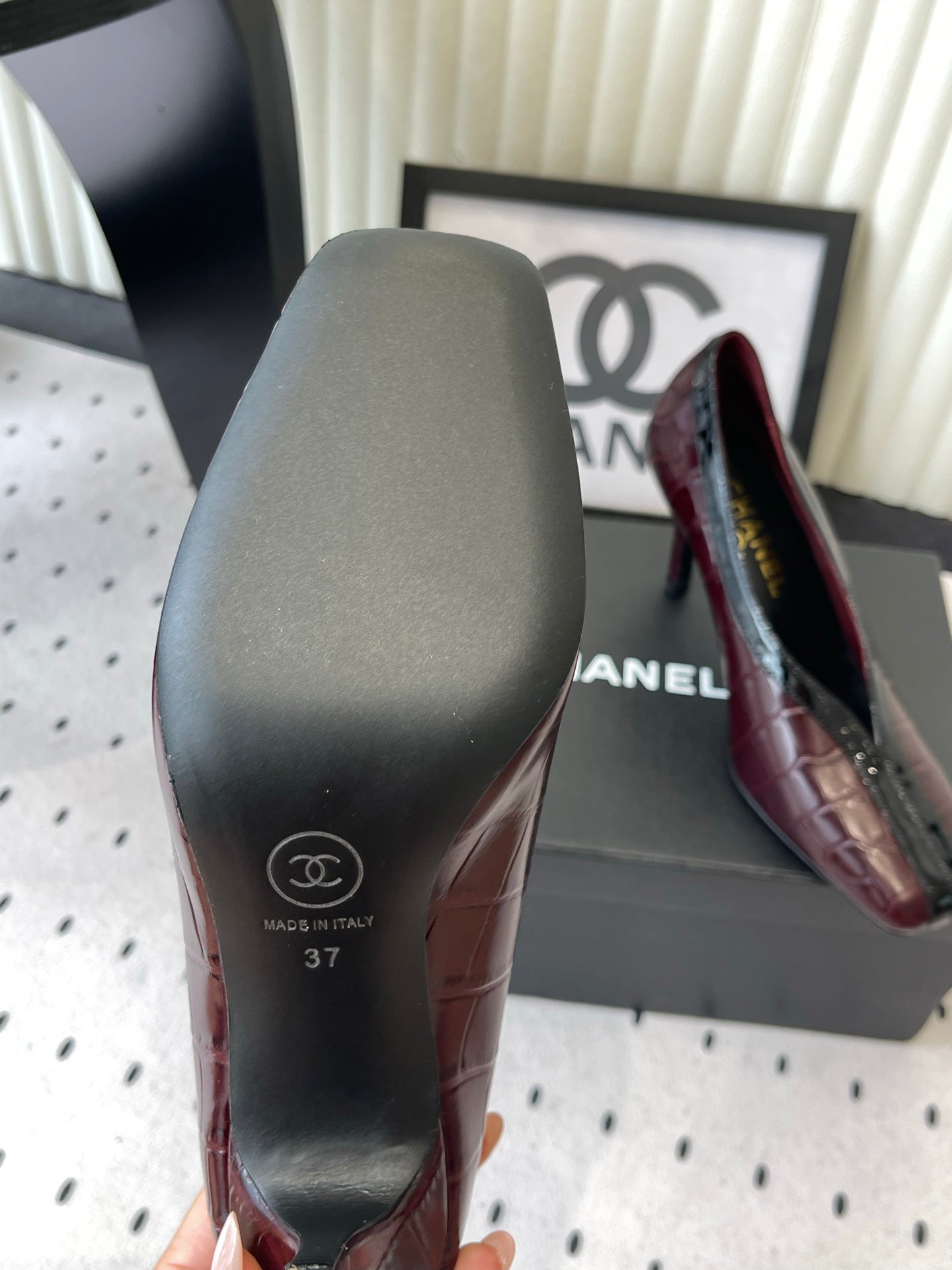 CC 26s Matthieu Blazy Pump 9.5cm Burgundy Embossed Leather 807479