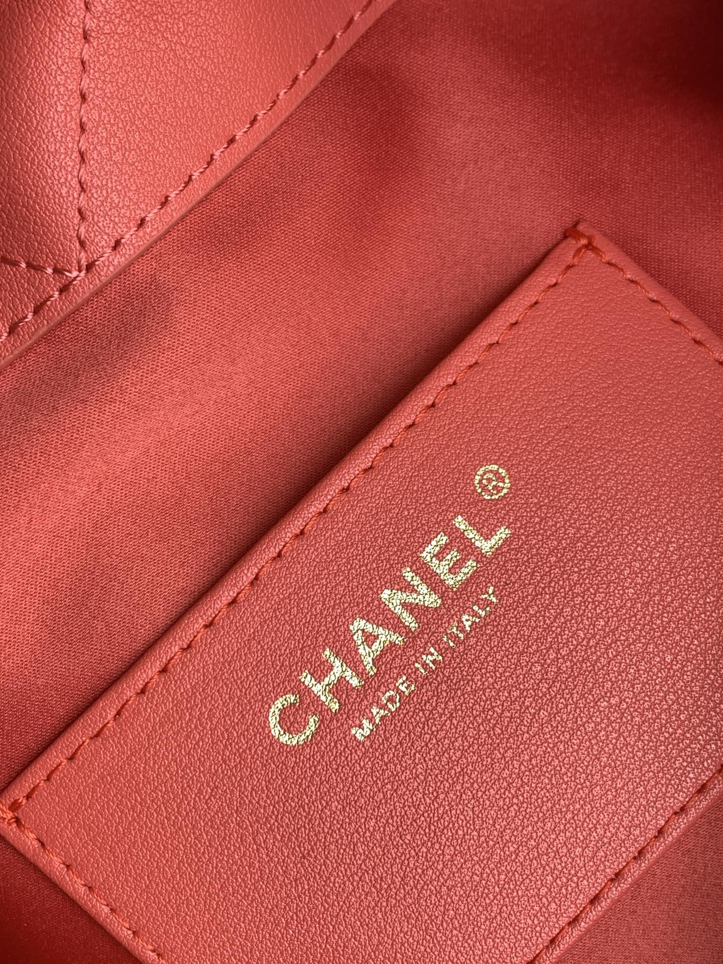 CC 2025 Hobo Bag 32cm Red Calfskin