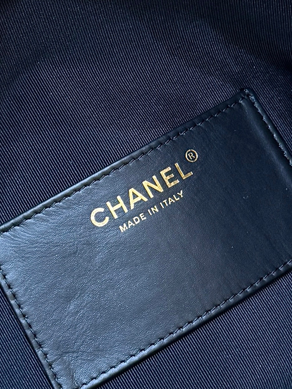 CC 25 Handbag 40 In Black Suede Gold Hardware