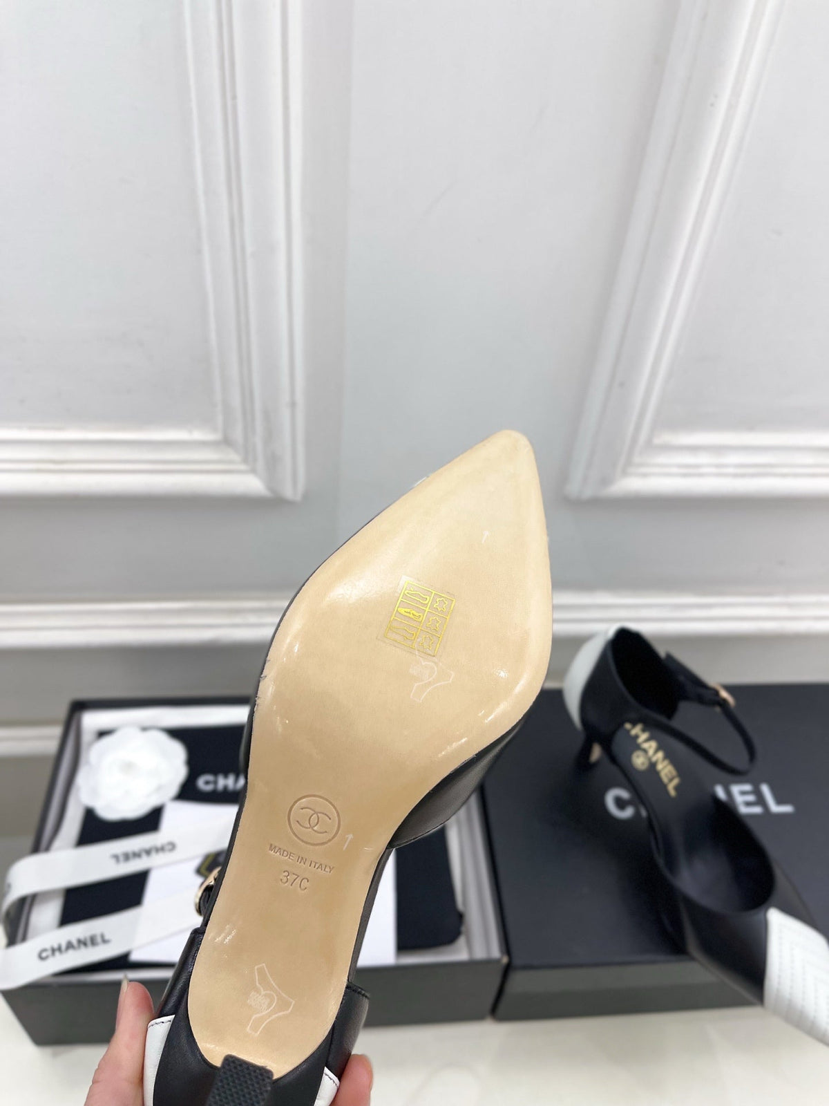CC 26 SS Double C Slingback 7.5cm White Black Calfskin 586934
