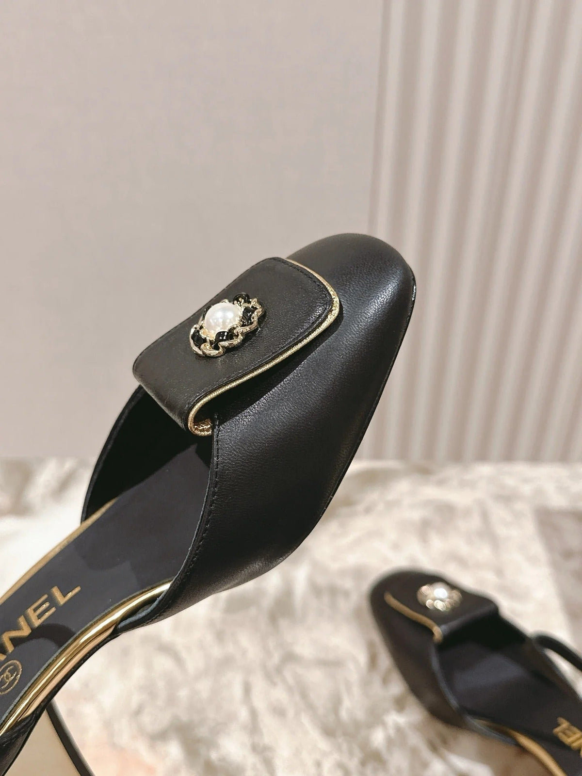 CC 26s Mary Jane Sandals 65 Black Sheepskin 658474