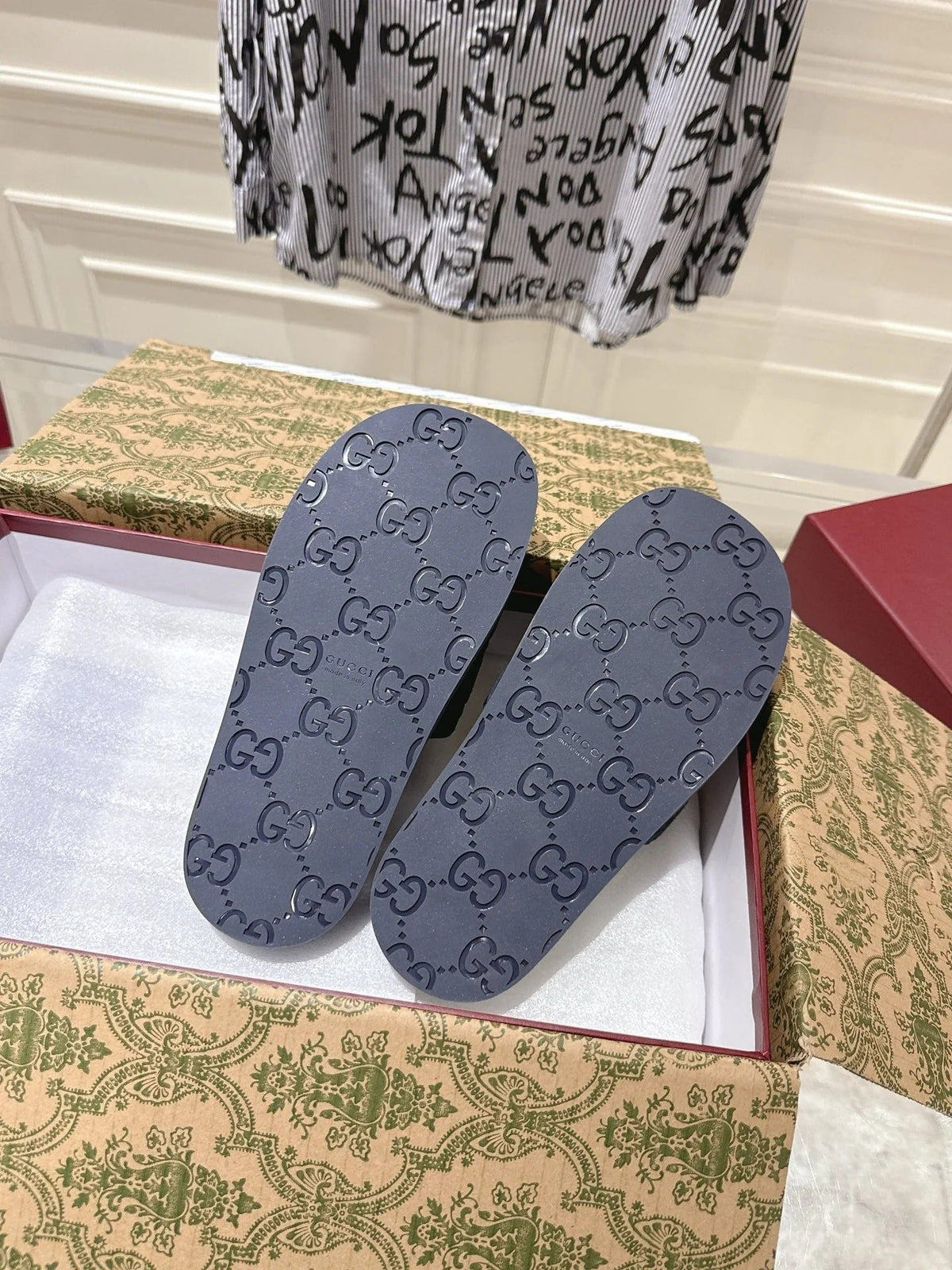 GG SLIDES IN NAVY BLUE SUEDE WITH EMBOSSED LOGO STYLE 4