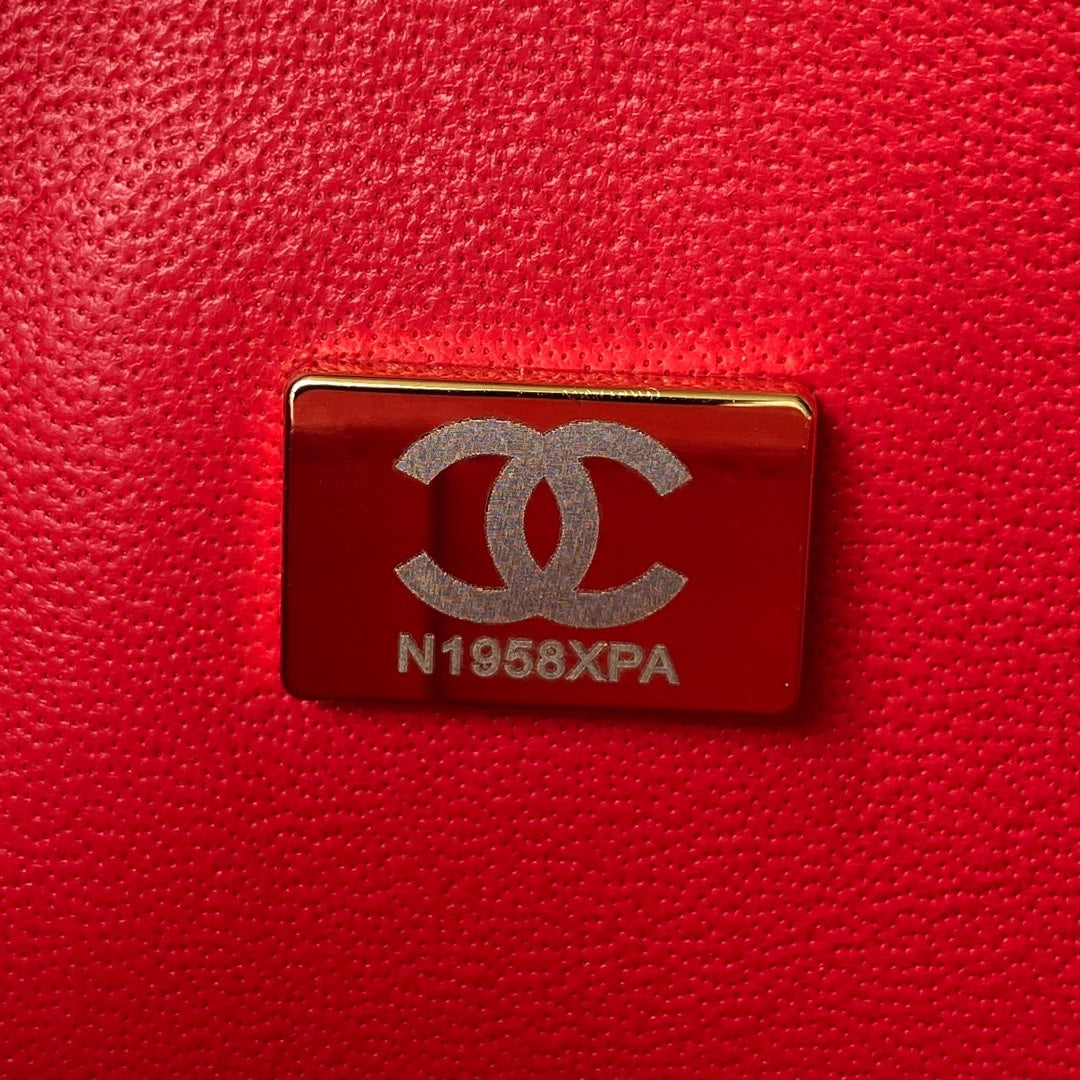 Medium Classic Flap Bag 23cm Red Lambskin Gold Hardware