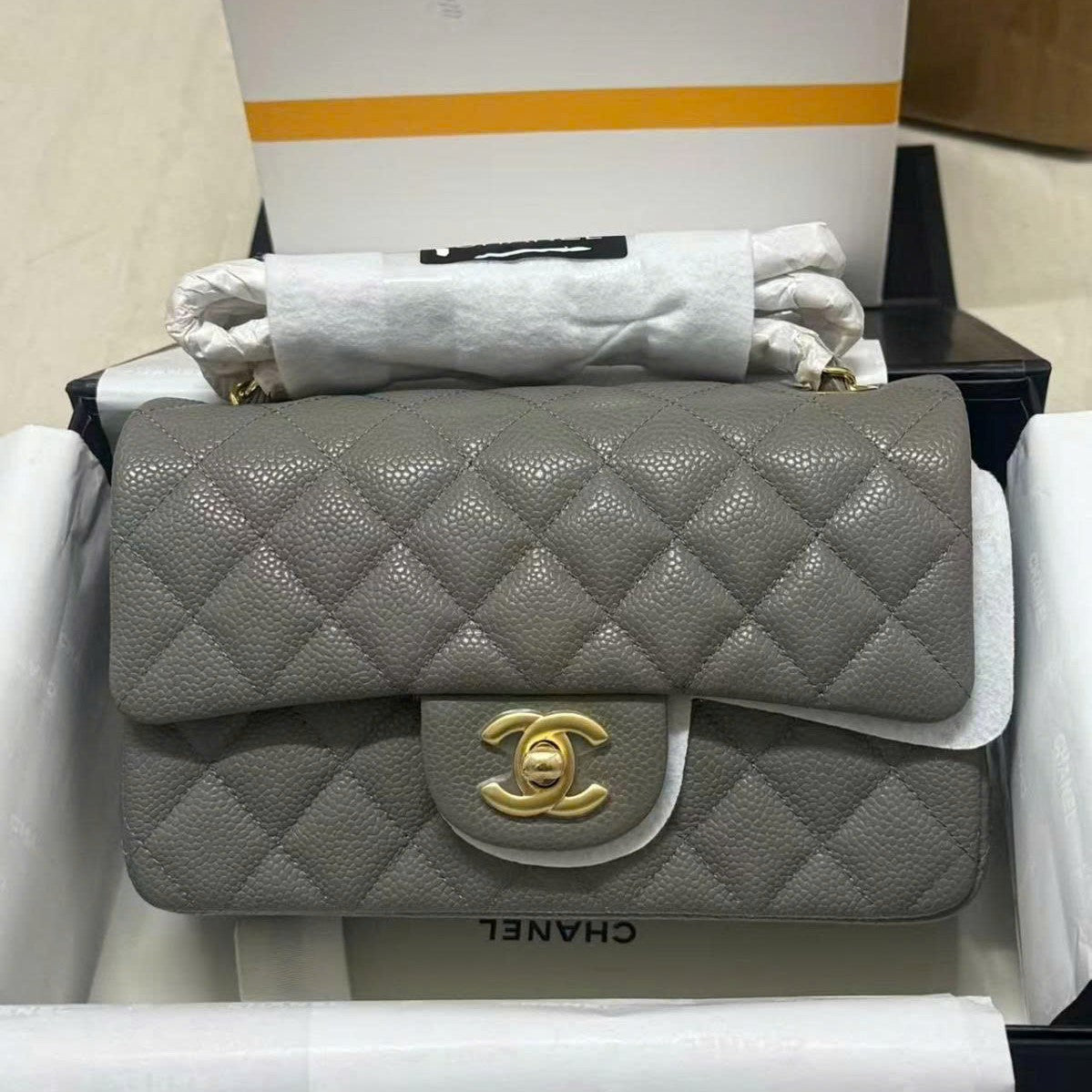 Medium Classic Flap Bag 20cm Taupe Caviar Leather GHW