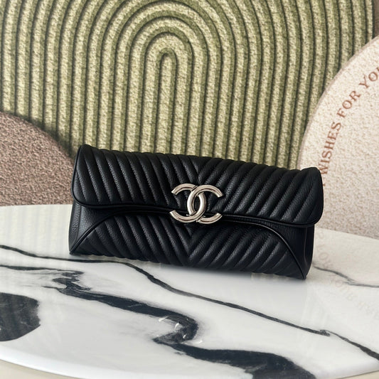 CC V-Quilted Clutch 30cm Black Grained Calfskin