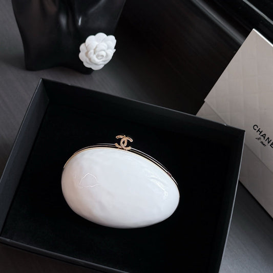 CC 26S Egg Minaudière Pearly 29cm White Composite