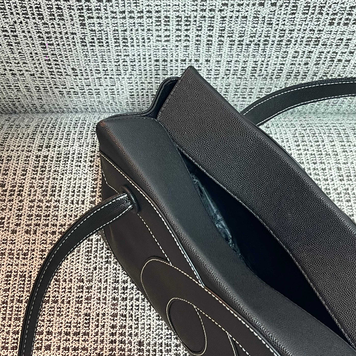 CC Vintage Contrast Stitch Tote Bag 29cm Black Caviar Leather