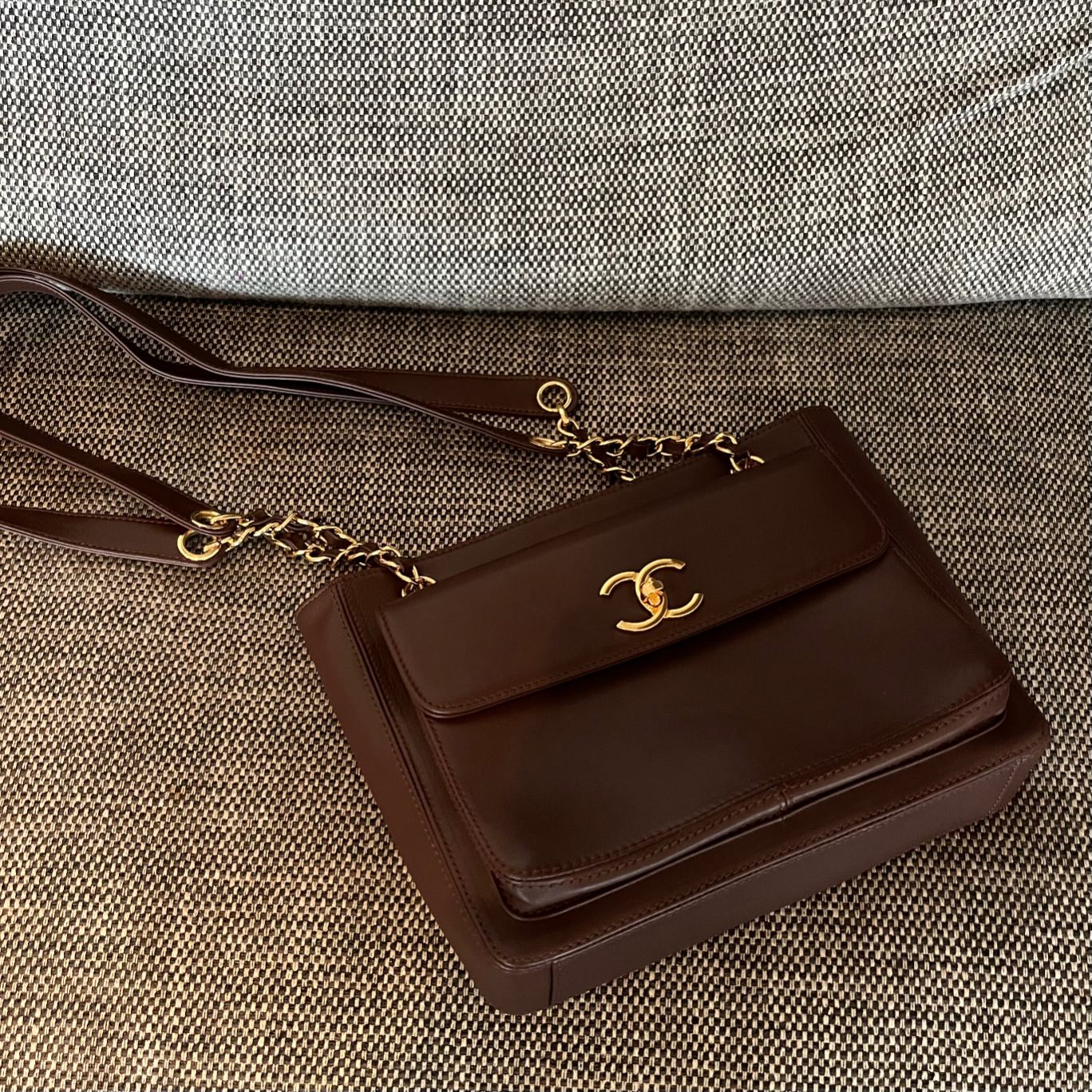CC Vintage Turn-Lock Tote Bag 26cm Burgundy Leather