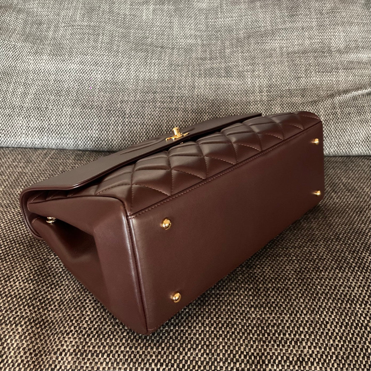 CC Vintage Embossed CC Flap Bag 33cm Cowhide