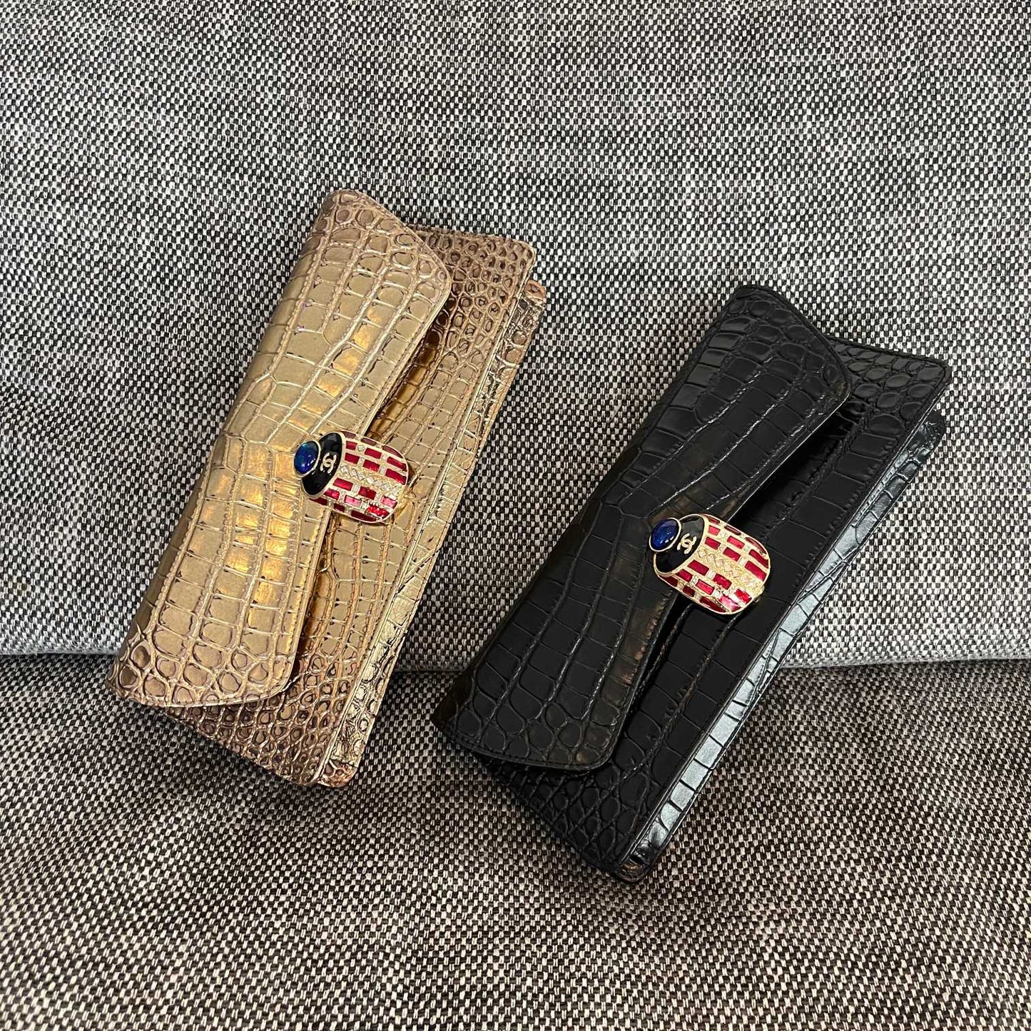 CC 19A Scarab Clasp Clutch Crocodile 30cm Embossed Cowhide