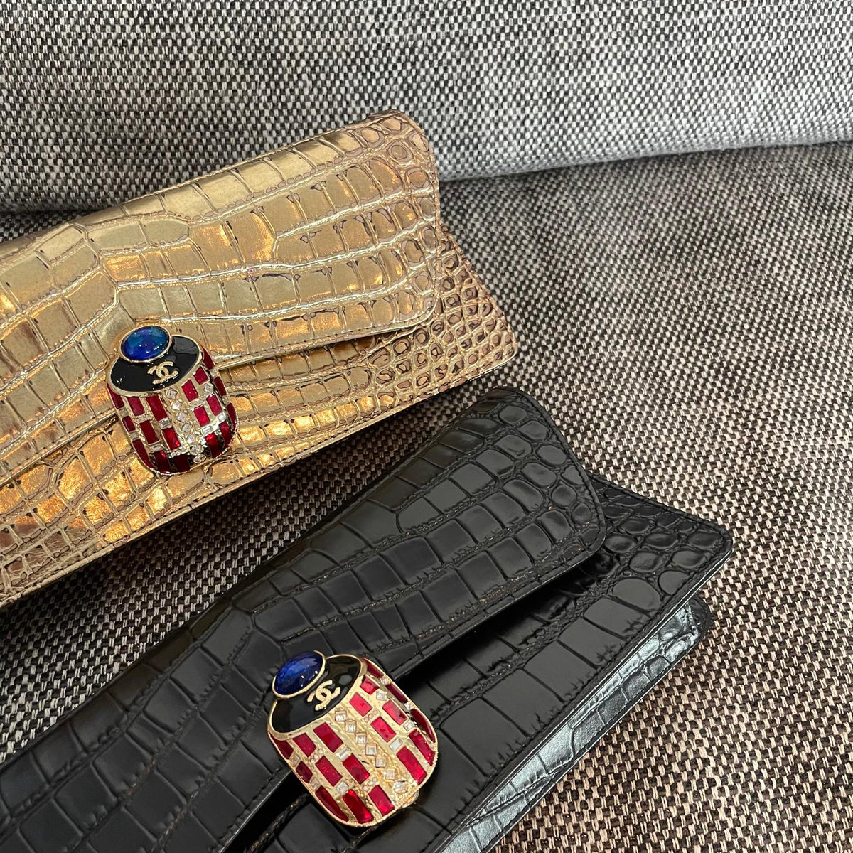CC 19A Scarab Clasp Clutch Crocodile 30cm Embossed Cowhide