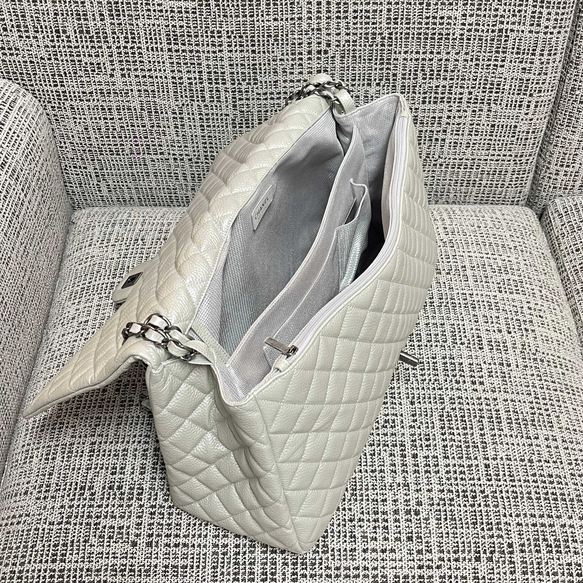 CC Classic Flap Bag 46.5cm Pearl White Caviar Calfskin Leather SHW