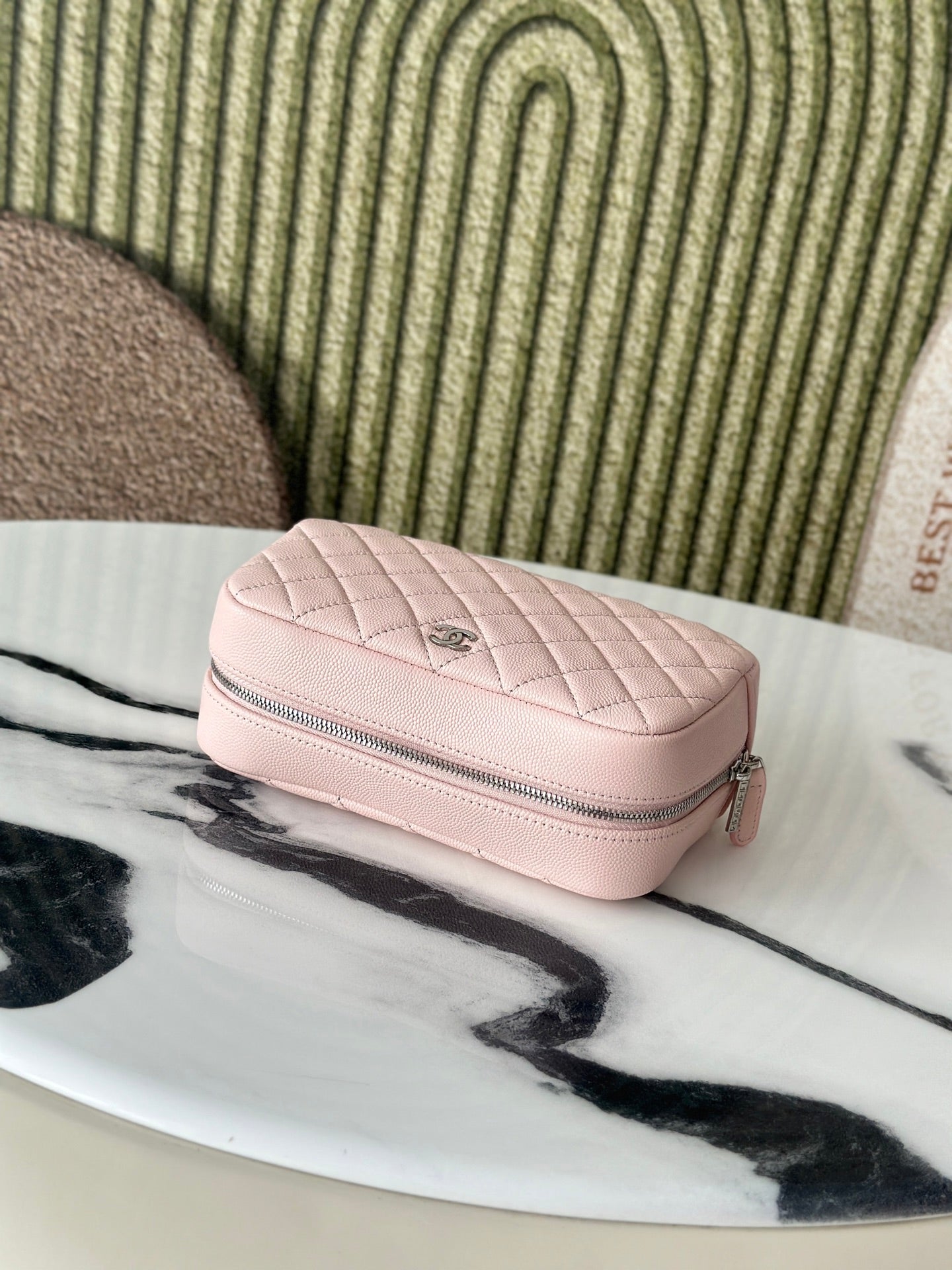 CC Classic Pouch CC Logo Diamond Quilted Pink Caviar Calfskin