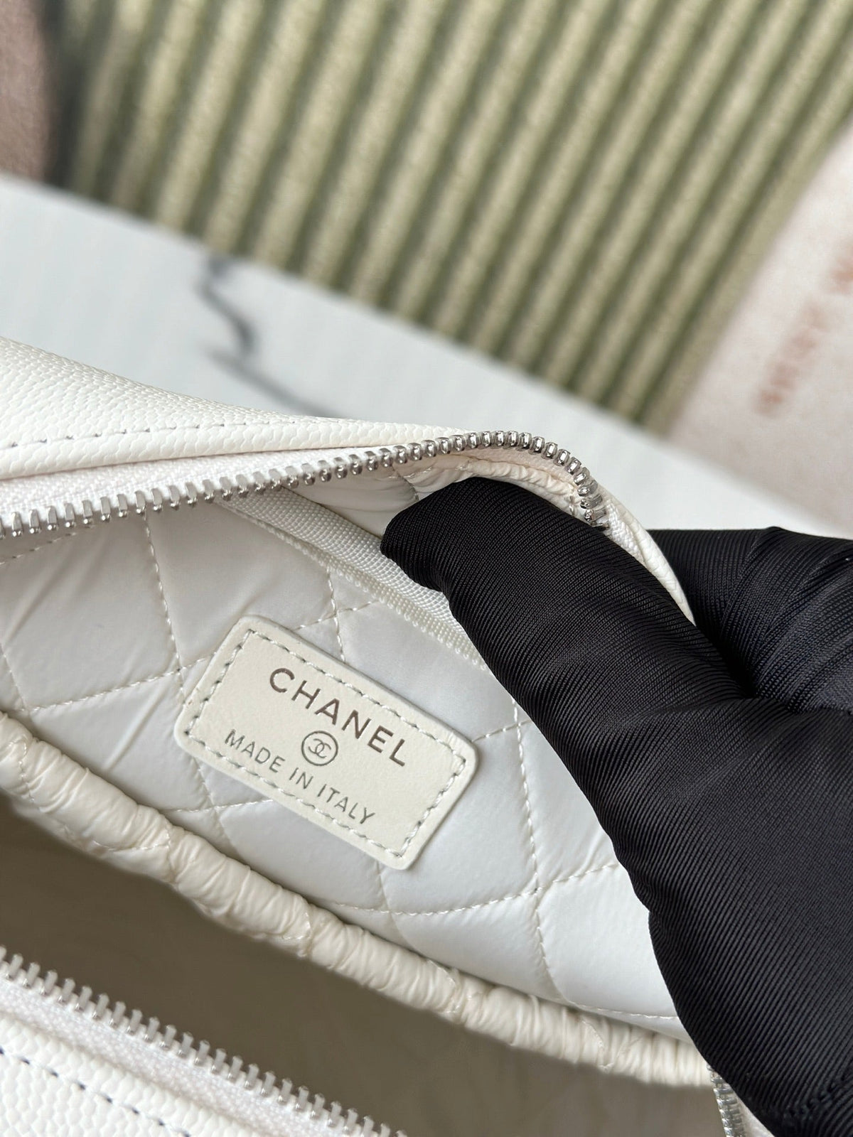 CC Classic Pouch CC Logo Diamond Quilted White Caviar Calfskin