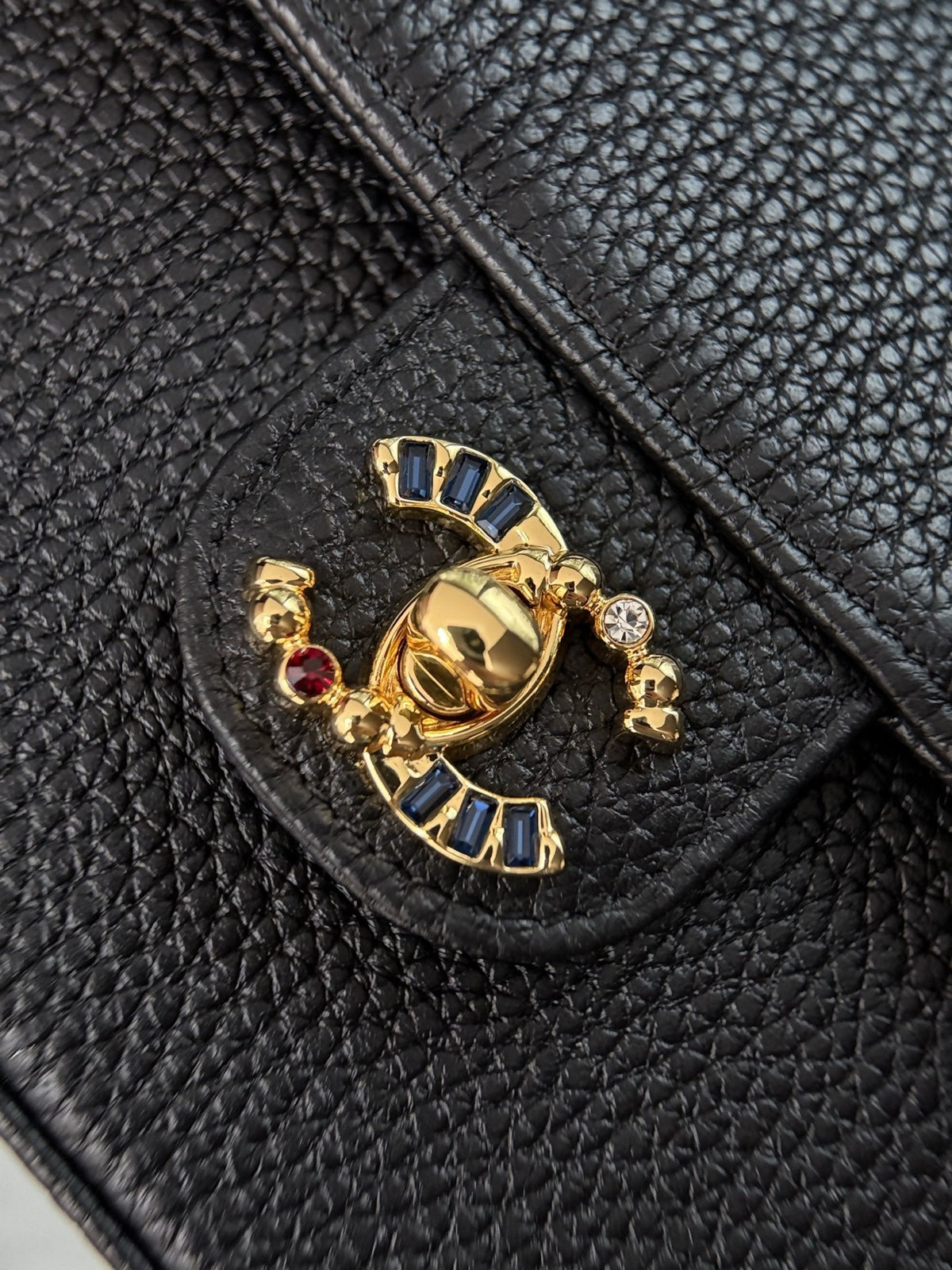 CC 26s Métiers d'Art Small Flap Bag 22 Black Grained Leather & Enamel Charms