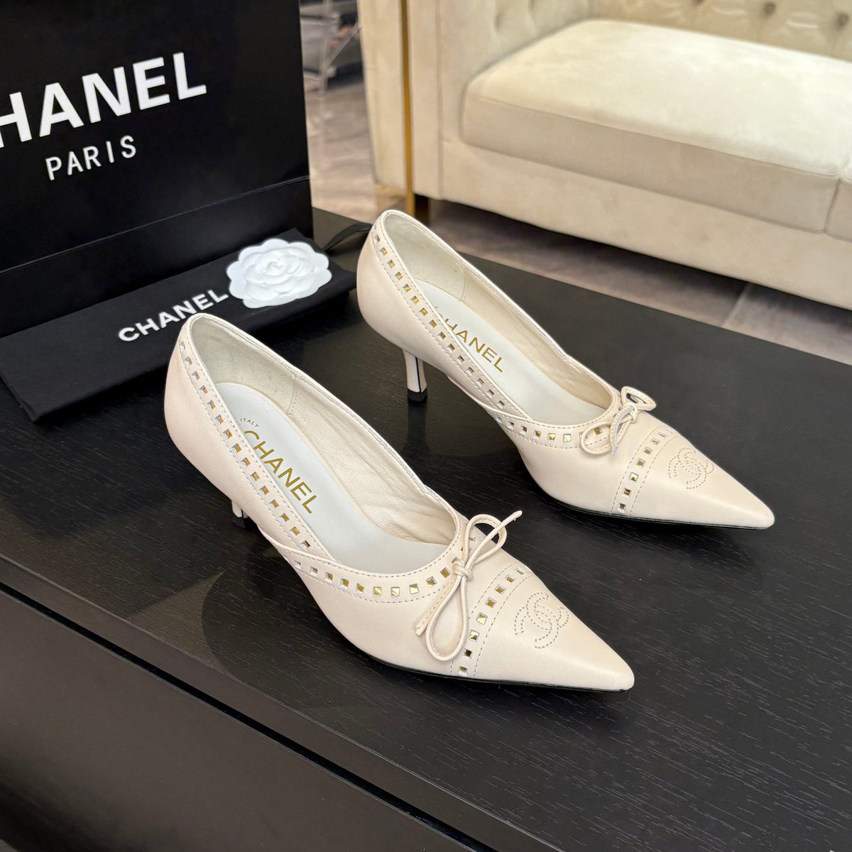 CC Bow Pointed Toe Pumps 6.5cm Cream Leather 912935