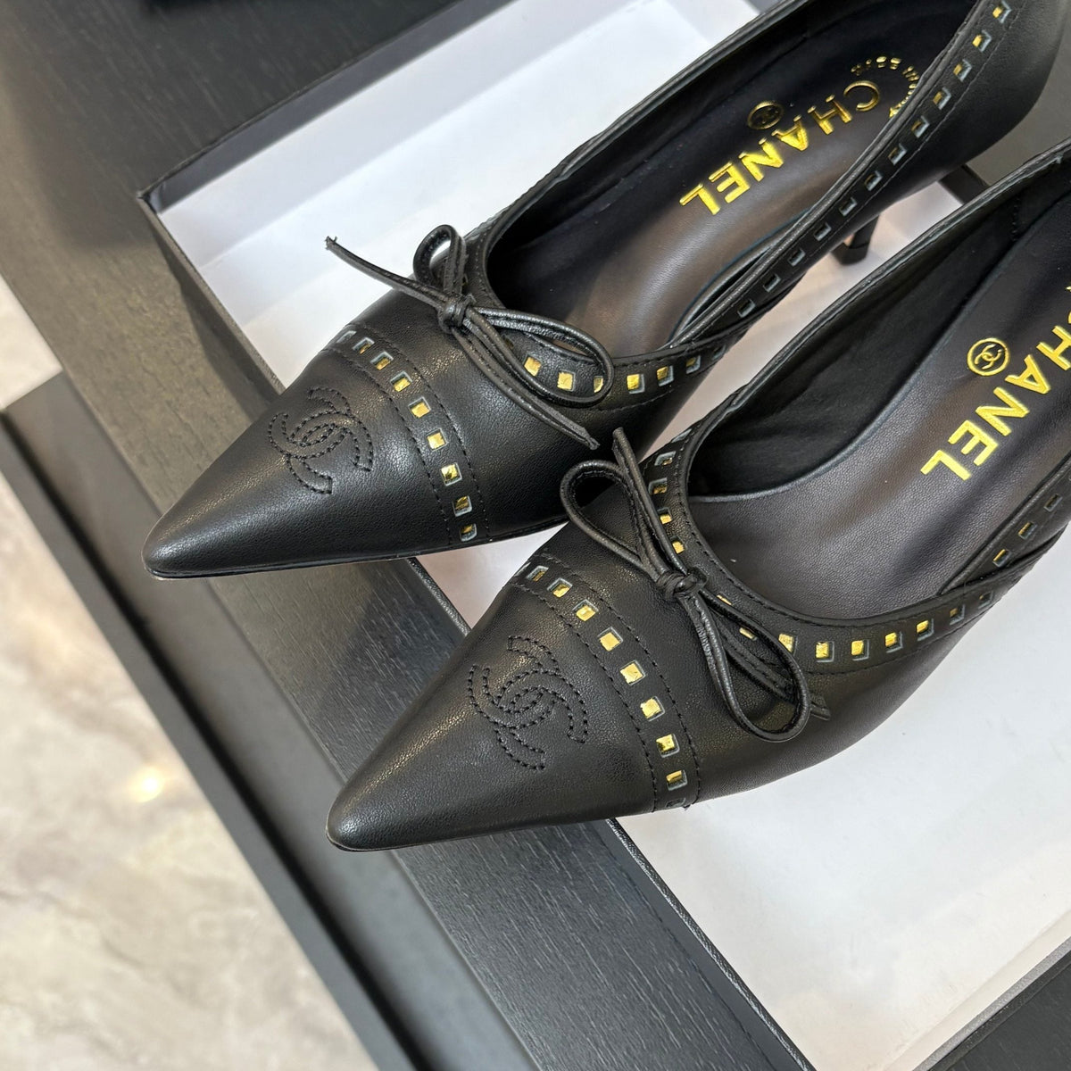 CC Bow Pointed Toe Pumps 6.5cm Black Leather 912934