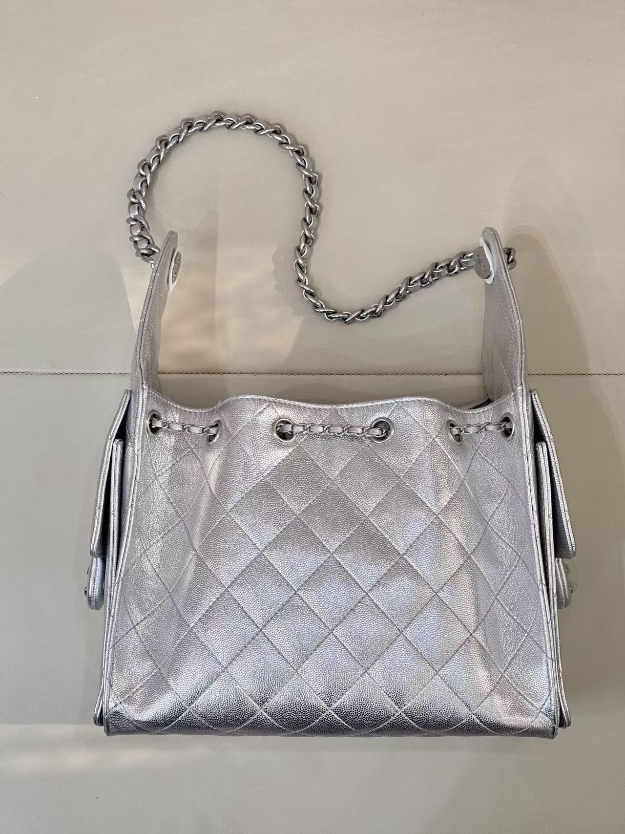 CC Cruise 25/26 Small Handbag Sliver Caviar Leather